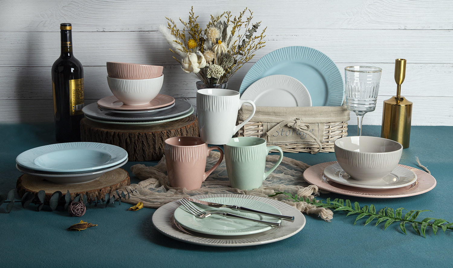 CHANGSHA HAPPY GO Embossed Color Glaze Porcelain Dinnerware Set – Vertical Stripe Texture | happygodinnerware.com