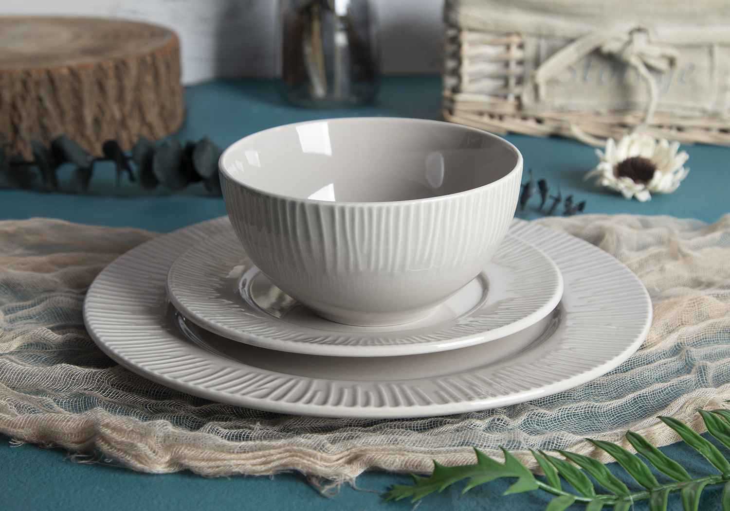 CHANGSHA HAPPY GO Embossed Color Glaze Porcelain Dinnerware Set – Vertical Stripe Texture | happygodinnerware.com