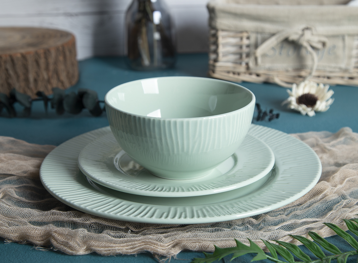 CHANGSHA HAPPY GO Embossed Color Glaze Porcelain Dinnerware Set – Vertical Stripe Texture | happygodinnerware.com