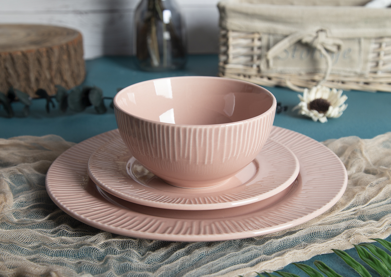 CHANGSHA HAPPY GO Embossed Color Glaze Porcelain Dinnerware Set – Vertical Stripe Texture | happygodinnerware.com