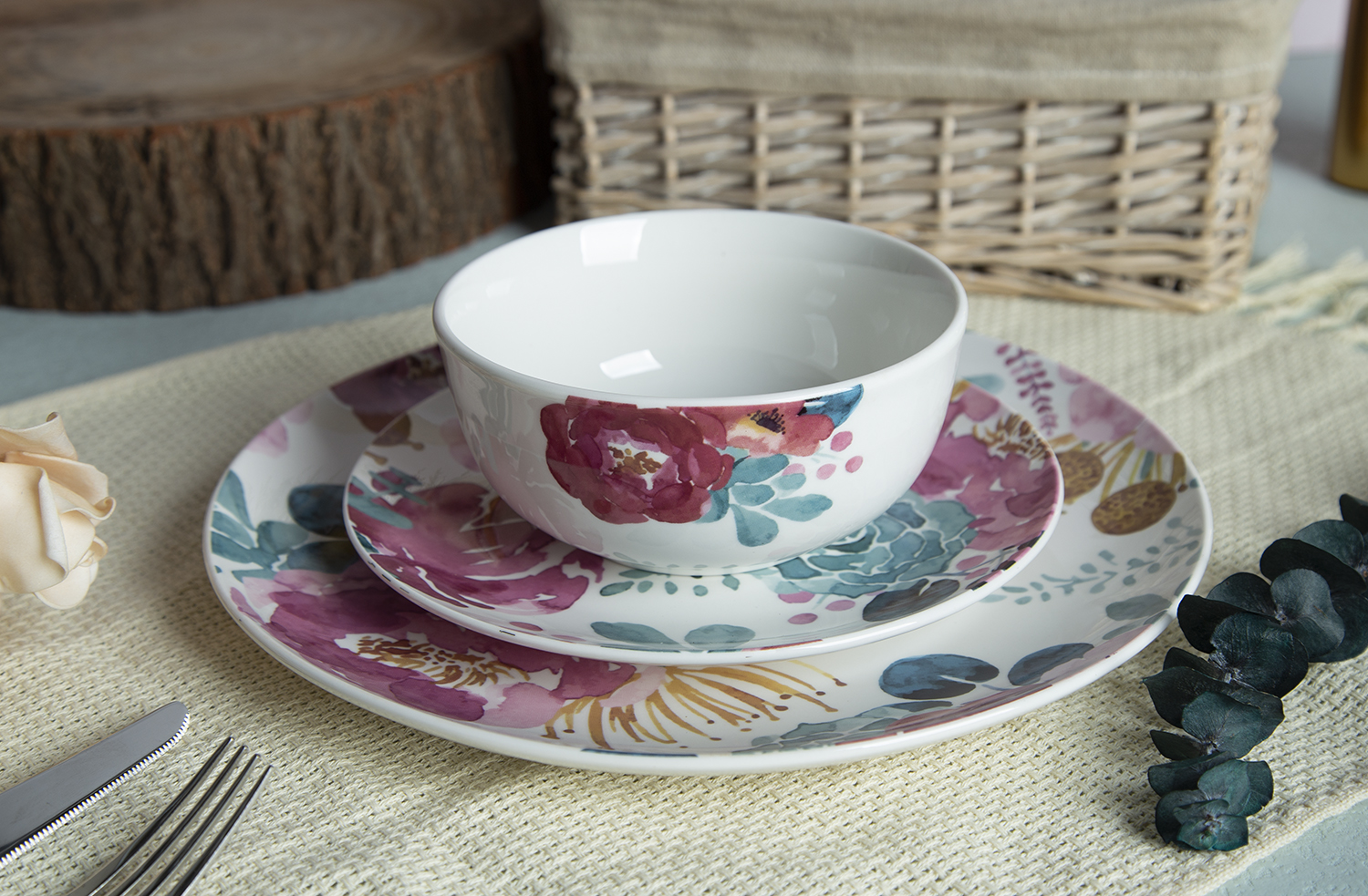 CHANGSHA HAPPY GO Floral Decal Porcelain Dinnerware Set – White Porcelain with Vibrant Floral Design | happygodinnerware.com