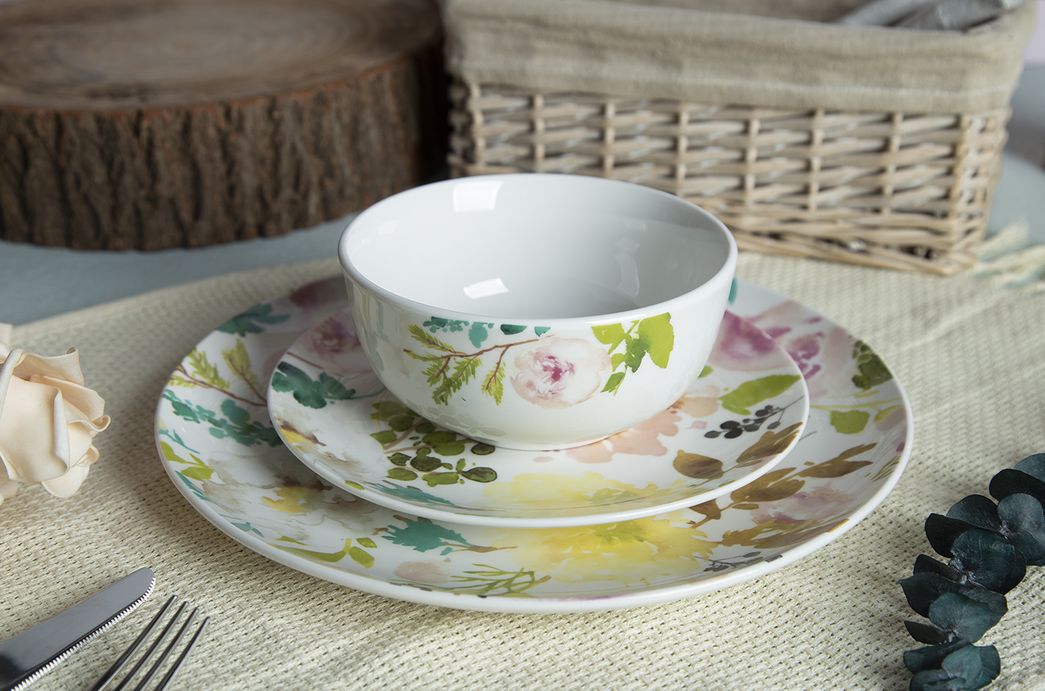 CHANGSHA HAPPY GO Floral Decal Porcelain Dinnerware Set – White Porcelain with Vibrant Floral Design | happygodinnerware.com