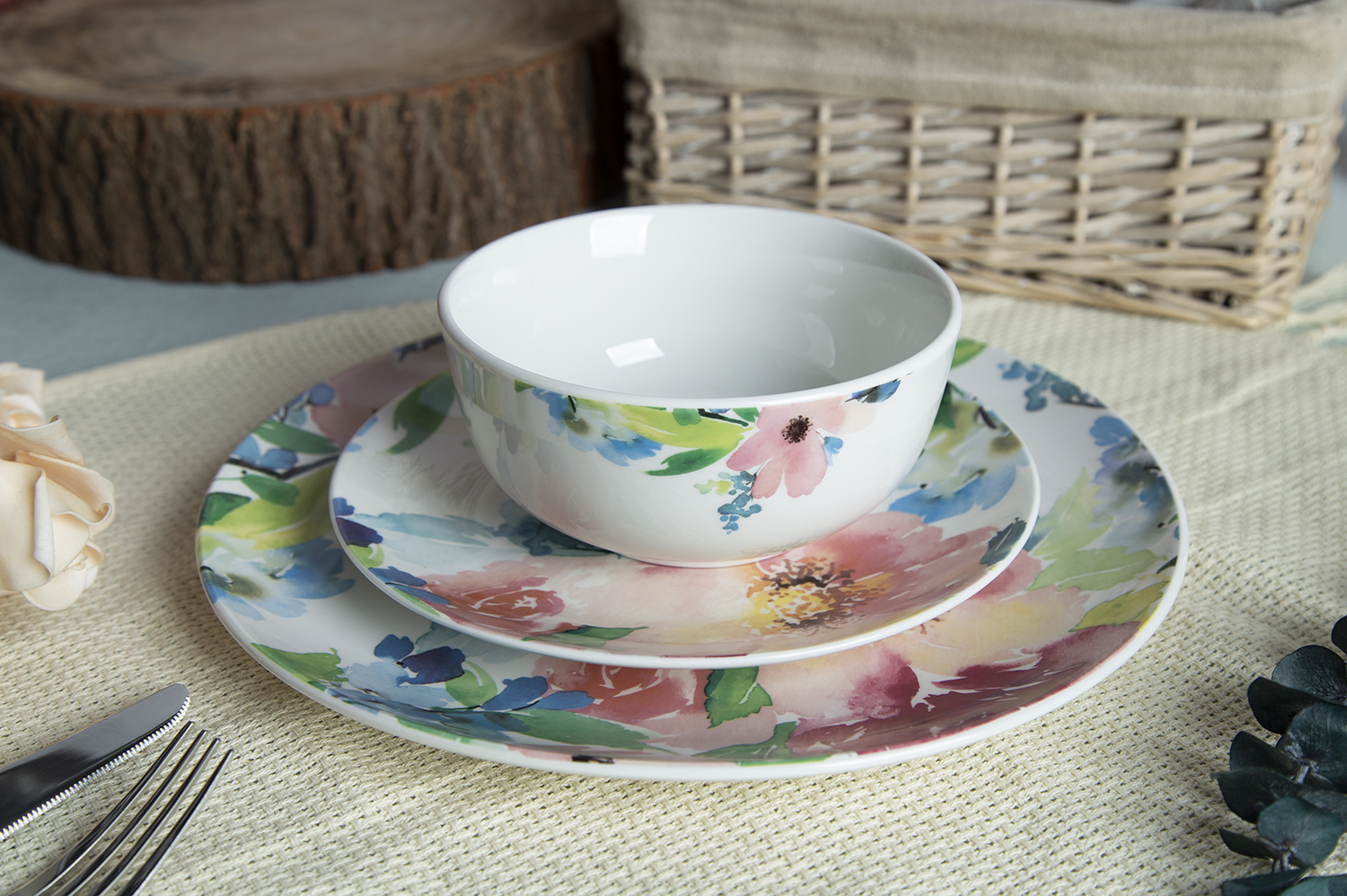 CHANGSHA HAPPY GO Floral Decal Porcelain Dinnerware Set – White Porcelain with Vibrant Floral Design | happygodinnerware.com