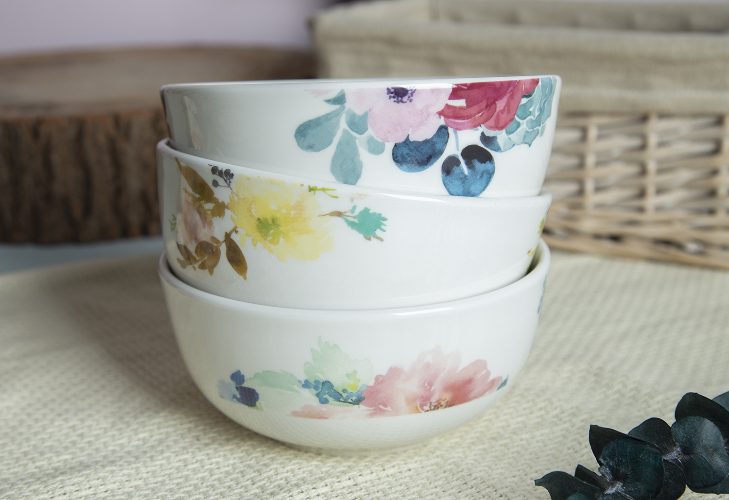 CHANGSHA HAPPY GO Floral Decal Porcelain Dinnerware Set – White Porcelain with Vibrant Floral Design | happygodinnerware.com