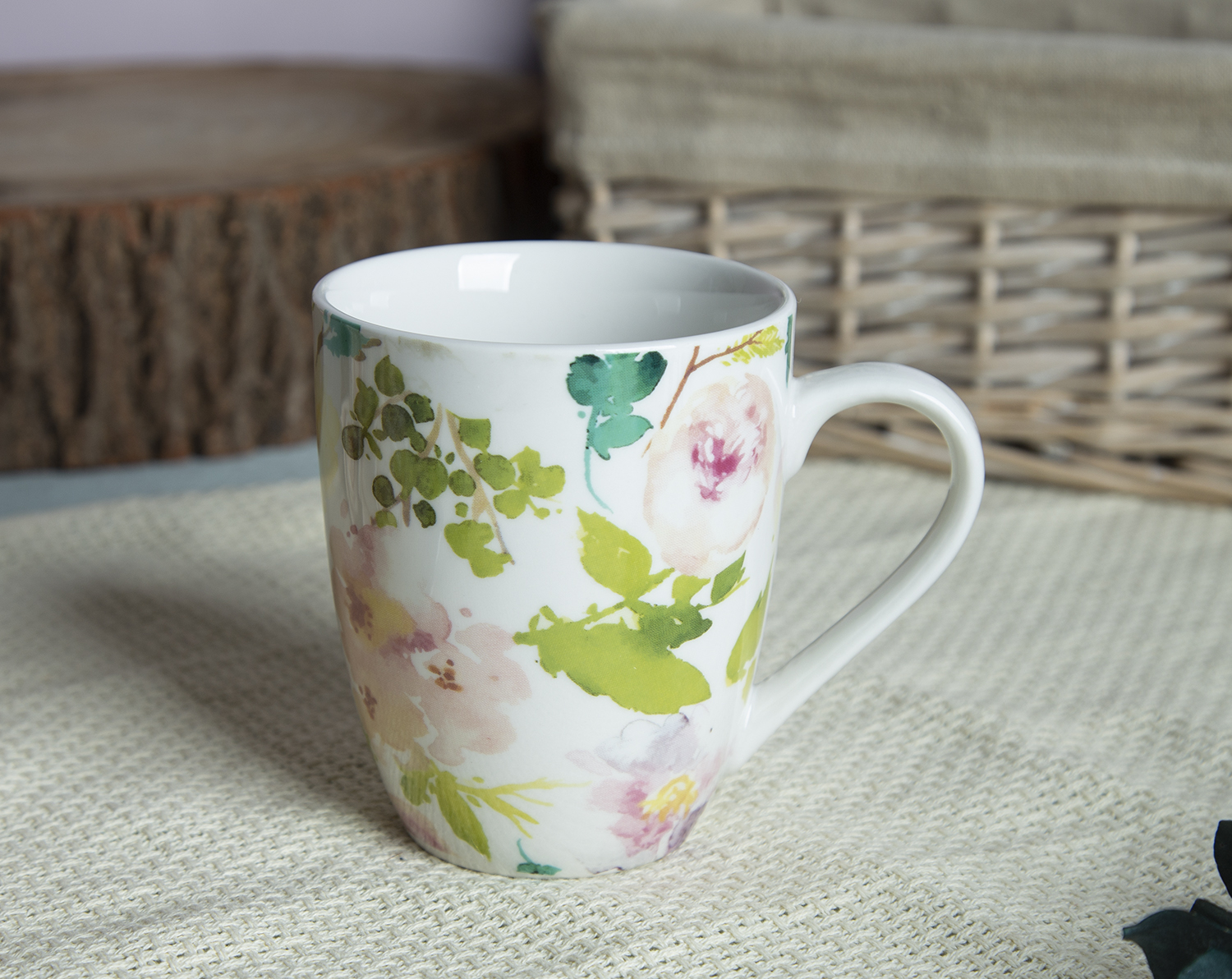 CHANGSHA HAPPY GO Floral Decal Porcelain Dinnerware Set – White Porcelain with Vibrant Floral Design | happygodinnerware.com