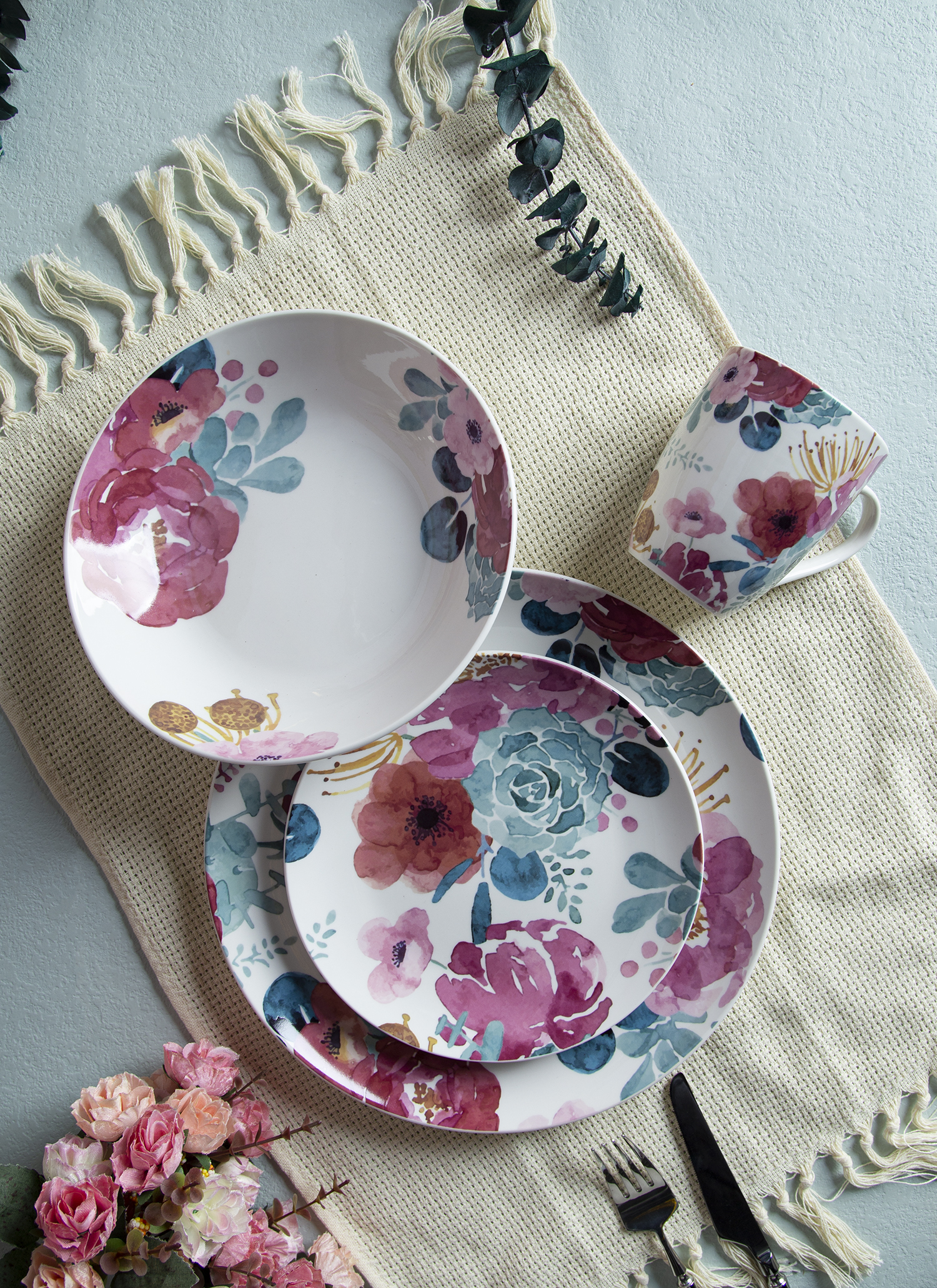 CHANGSHA HAPPY GO Floral Decal Porcelain Dinnerware Set – White Porcelain with Vibrant Floral Design | happygodinnerware.com