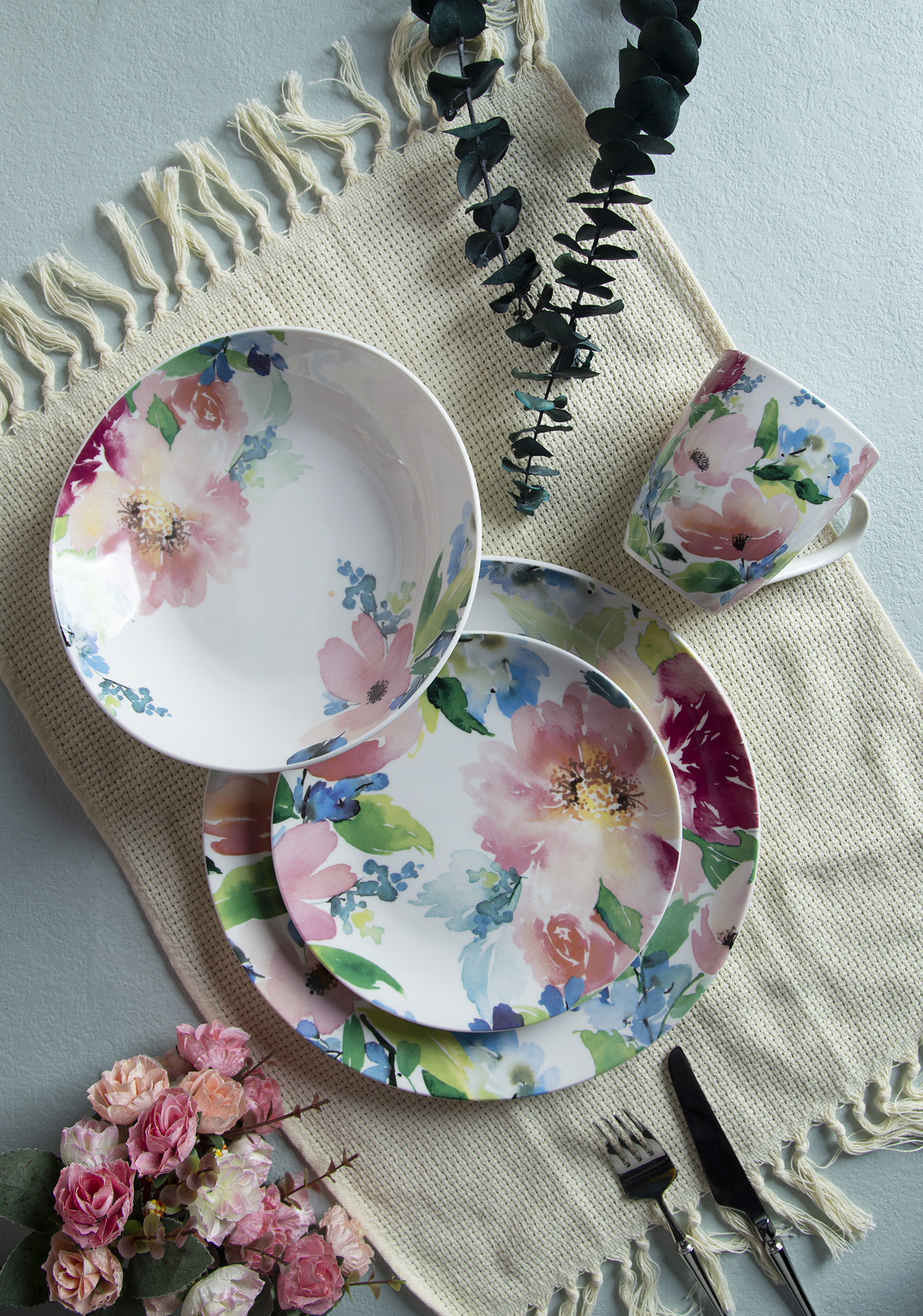CHANGSHA HAPPY GO Floral Decal Porcelain Dinnerware Set – White Porcelain with Vibrant Floral Design | happygodinnerware.com
