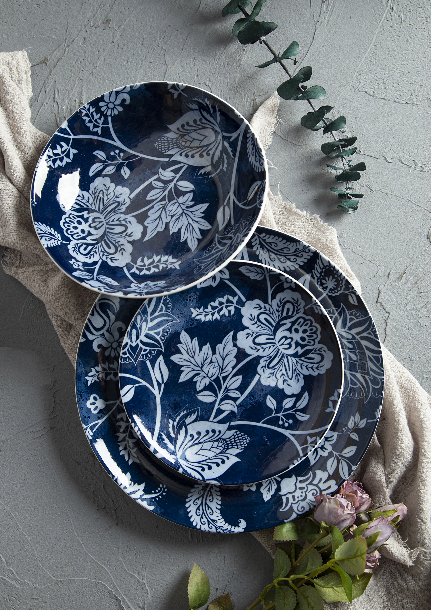 CHANGSHA HAPPY GO Noir Blossom Embossed & Decal White Porcelain |happygodinnerware.com