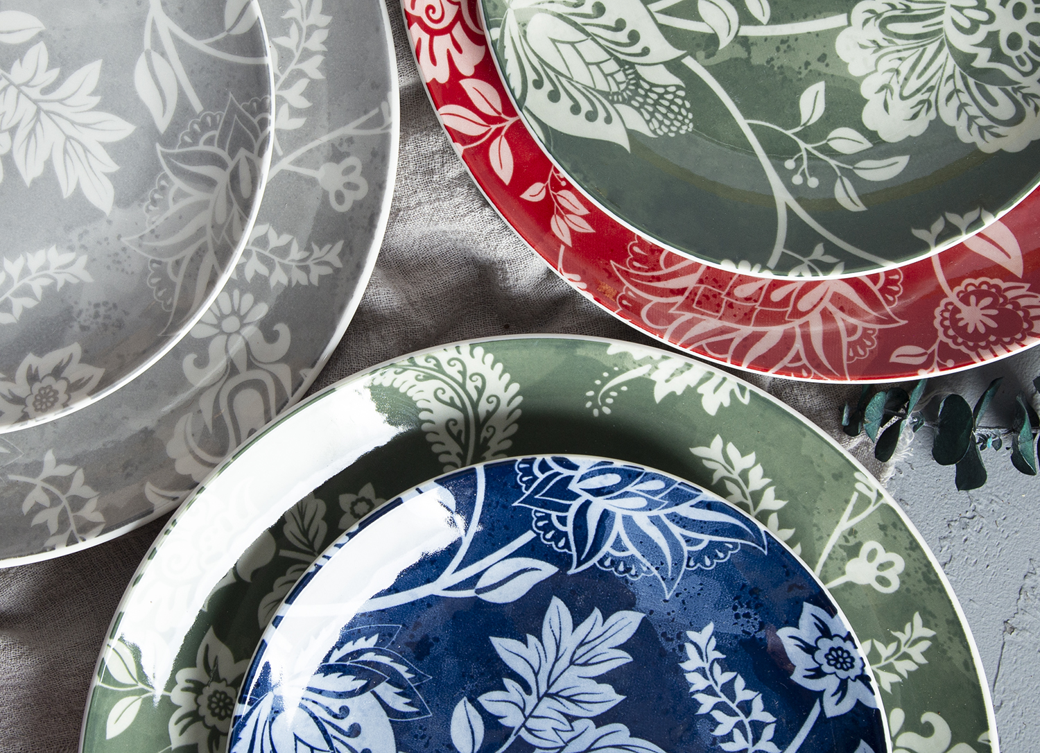 CHANGSHA HAPPY GO Noir Blossom Embossed & Decal White Porcelain |happygodinnerware.com