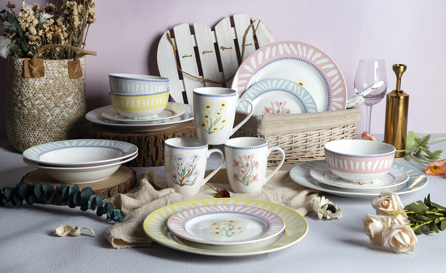 CHANGSHA HAPPY GO Ebony Lace Embossed & Decal White Porcelain |happygodinnerware.com