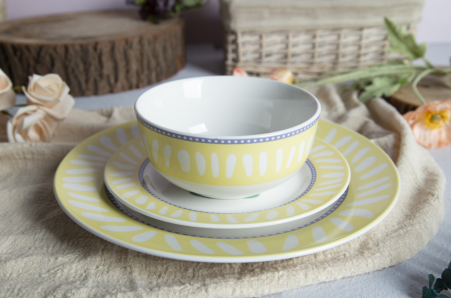 CHANGSHA HAPPY GO Ebony Lace Embossed & Decal White Porcelain |happygodinnerware.com