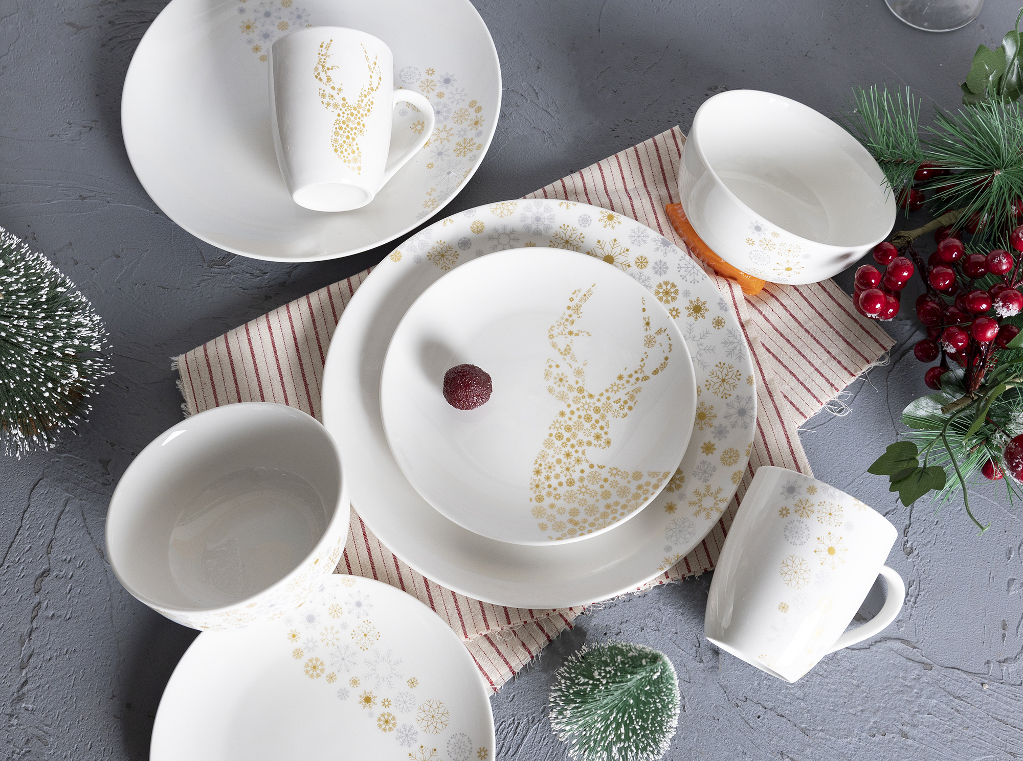 CHANGSHA HAPPY GO Christmas Deer & Snowflakes Print |happygodinnerware.com