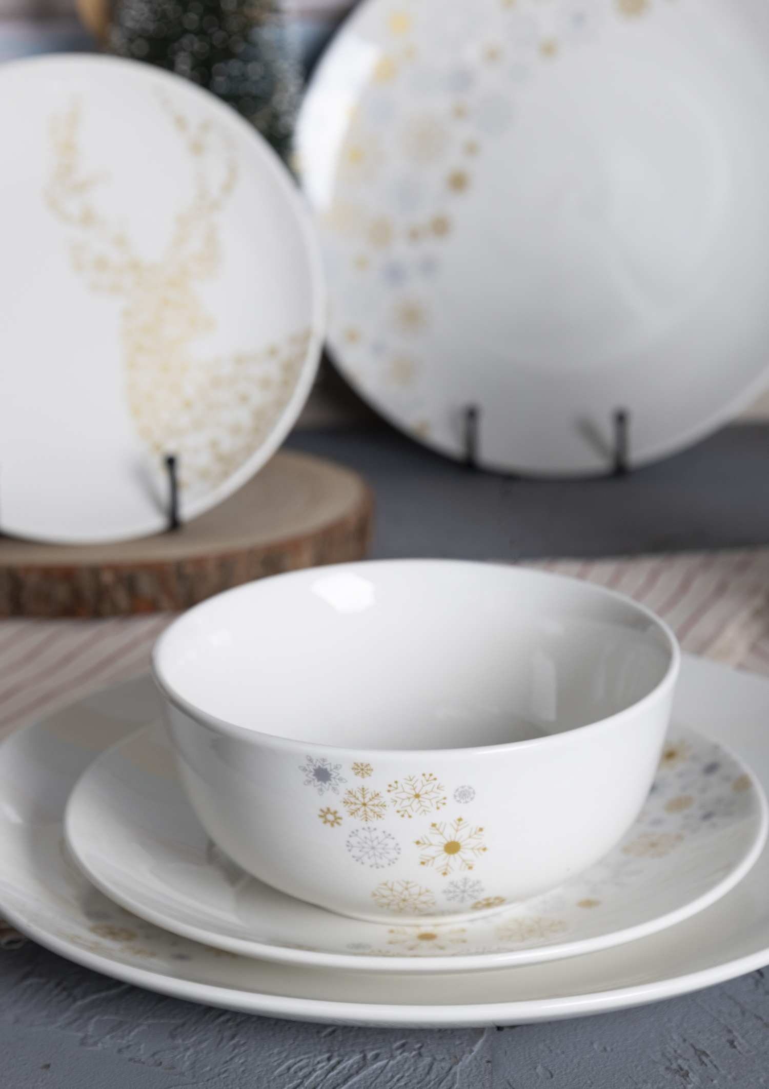 CHANGSHA HAPPY GO Christmas Deer & Snowflakes Print |happygodinnerware.com