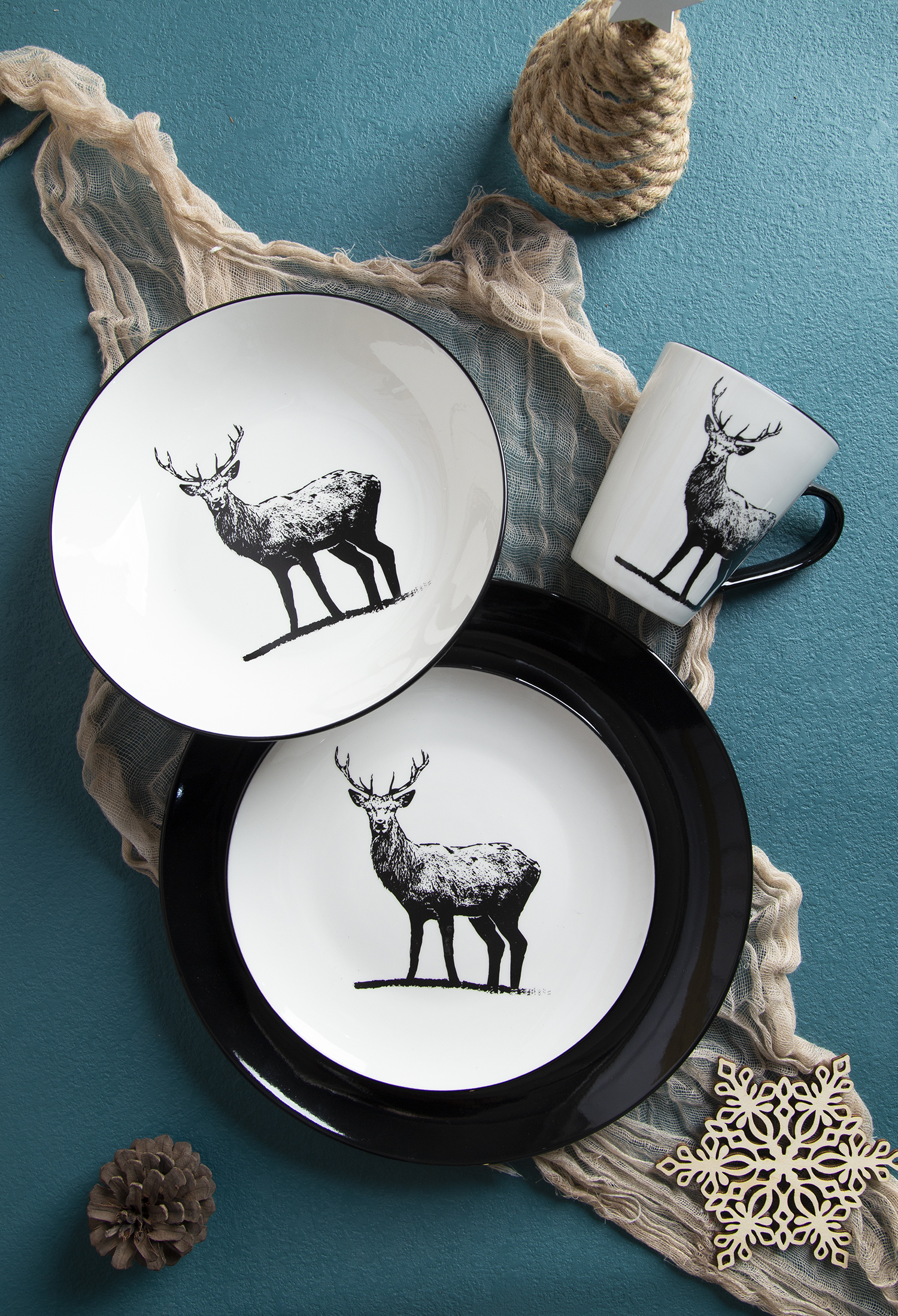 CHANGSHA HAPPY GO Elegant Black & White Reindeer Printed Porcelain Dinnerware for Christmas |happygodinnerware.com