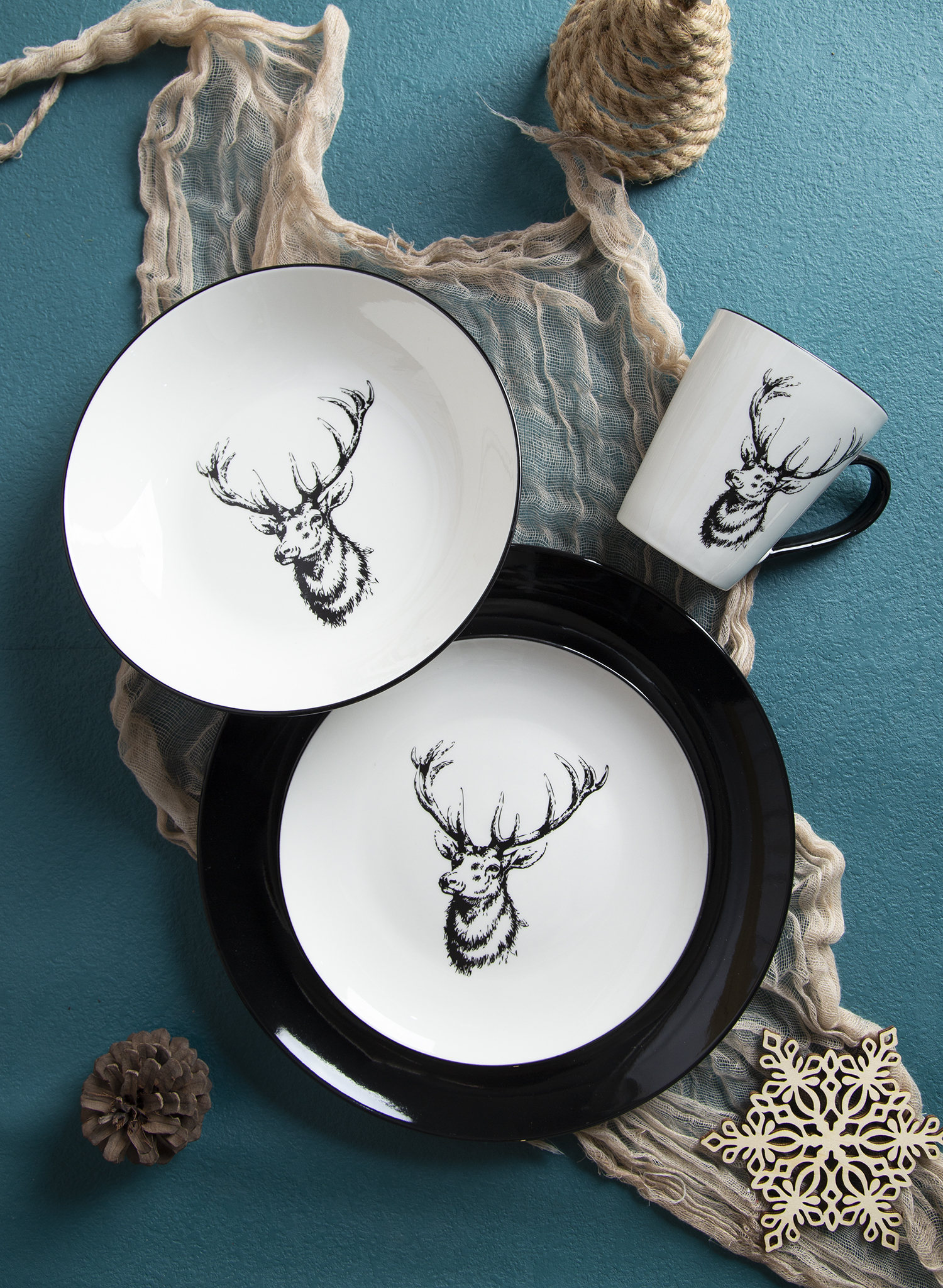 CHANGSHA HAPPY GO Elegant Black & White Reindeer Printed Porcelain Dinnerware for Christmas |happygodinnerware.com