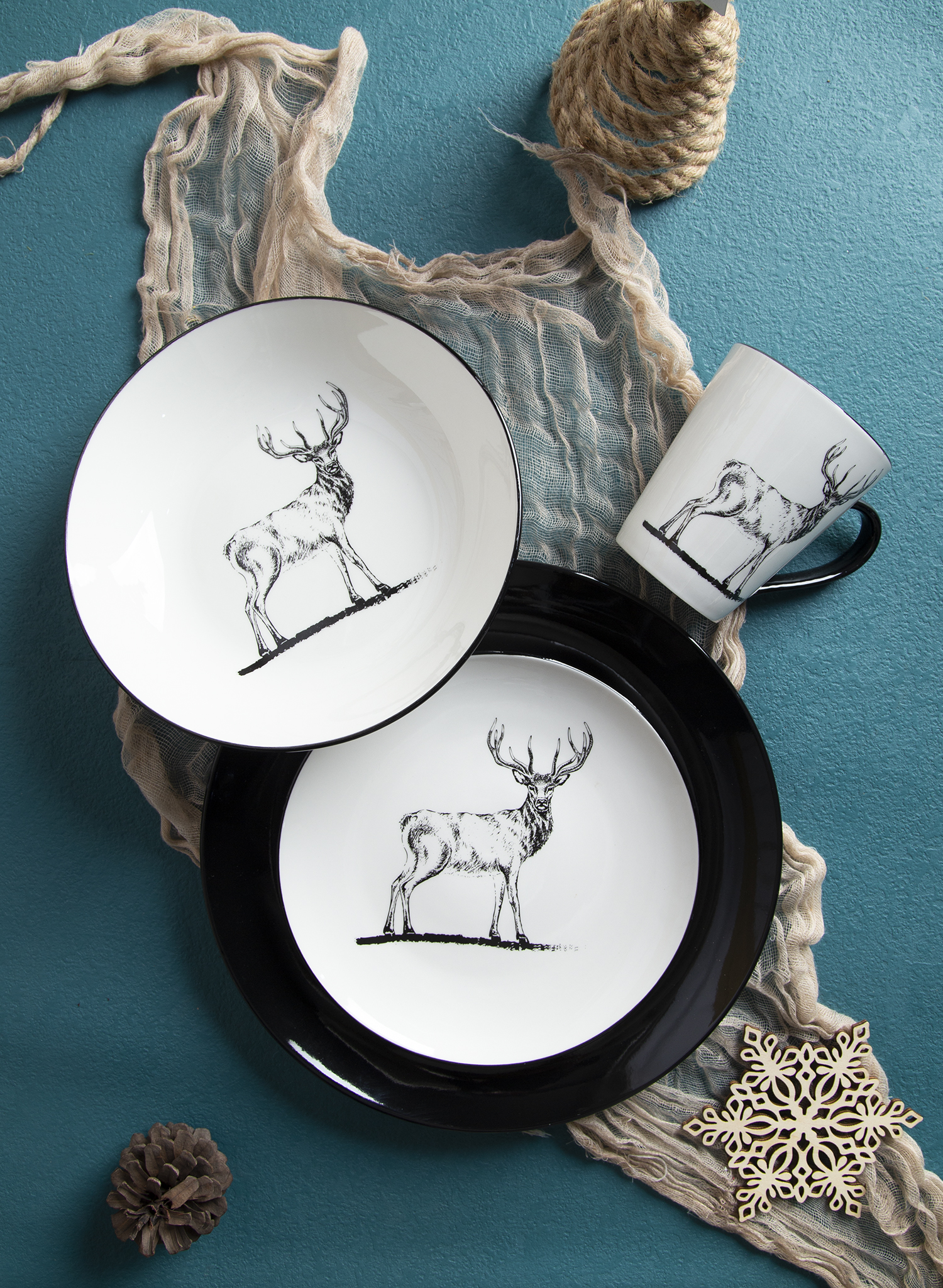 CHANGSHA HAPPY GO Elegant Black & White Reindeer Printed Porcelain Dinnerware for Christmas |happygodinnerware.com