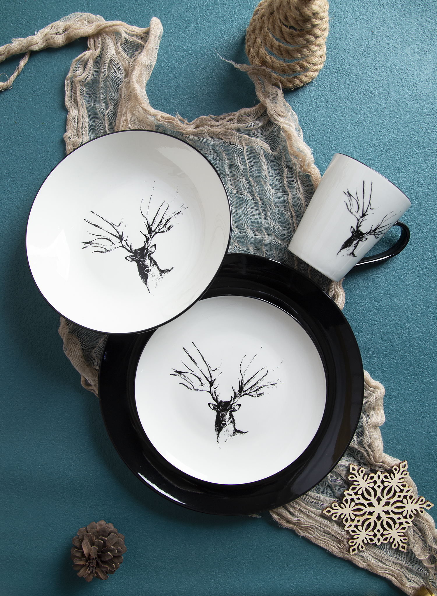 CHANGSHA HAPPY GO Elegant Black & White Reindeer Printed Porcelain Dinnerware for Christmas |happygodinnerware.com