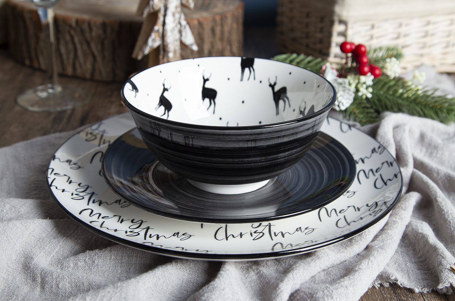 CHANGSHA HAPPY GO Modern Black and White Christmas Printed Porcelain Dinnerware Set |happygodinnerware.com