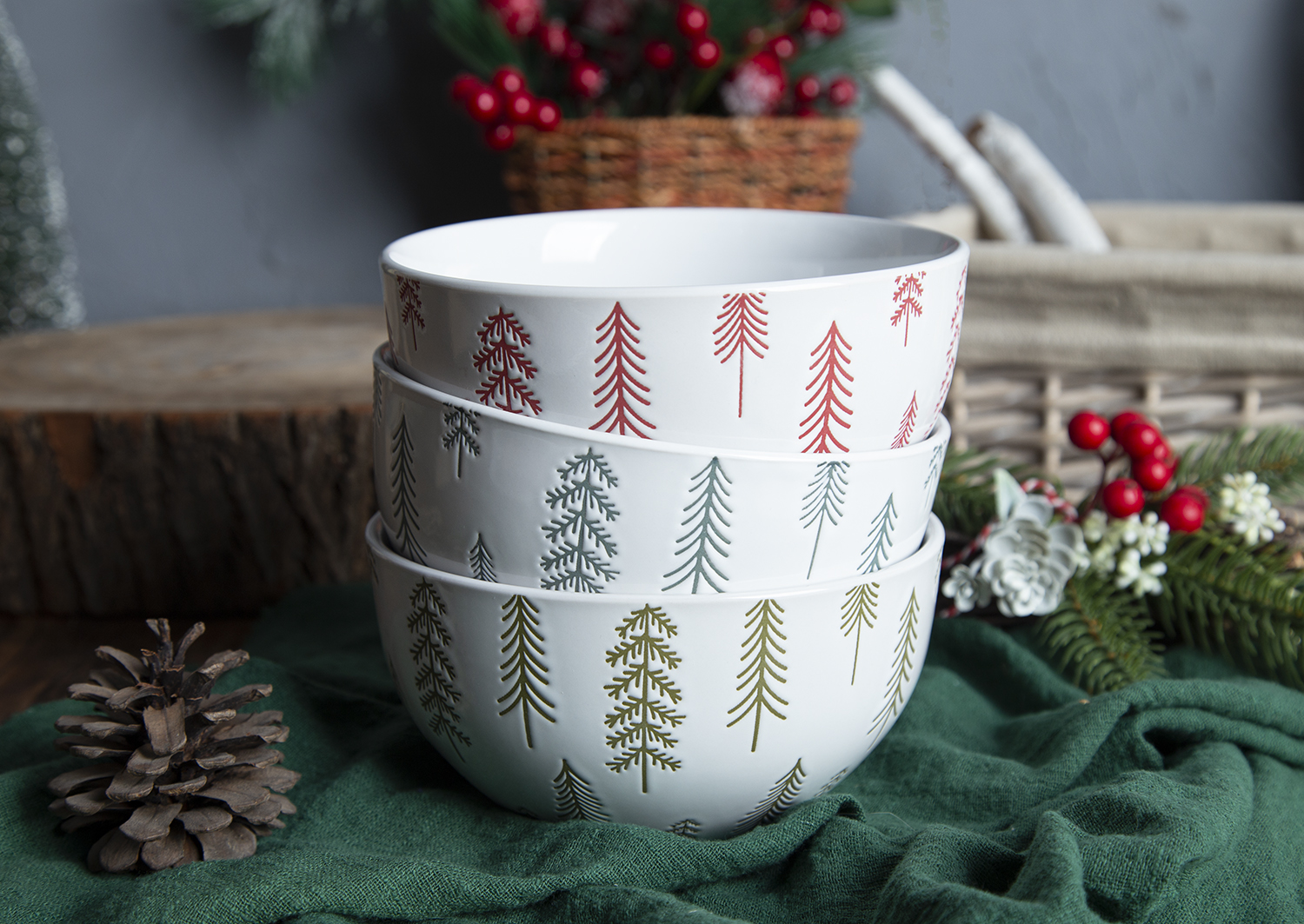 CHANGSHA HAPPY GO Embossed Glaze Porcelain Christmas Dinnerware with Pine Tree Design |happygodinnerware.com
