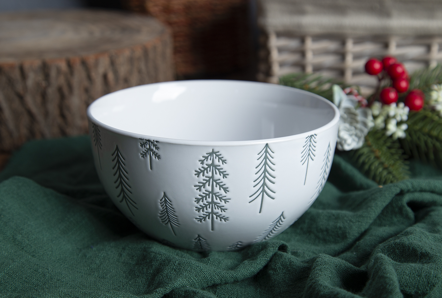 CHANGSHA HAPPY GO Embossed Glaze Porcelain Christmas Dinnerware with Pine Tree Design |happygodinnerware.com