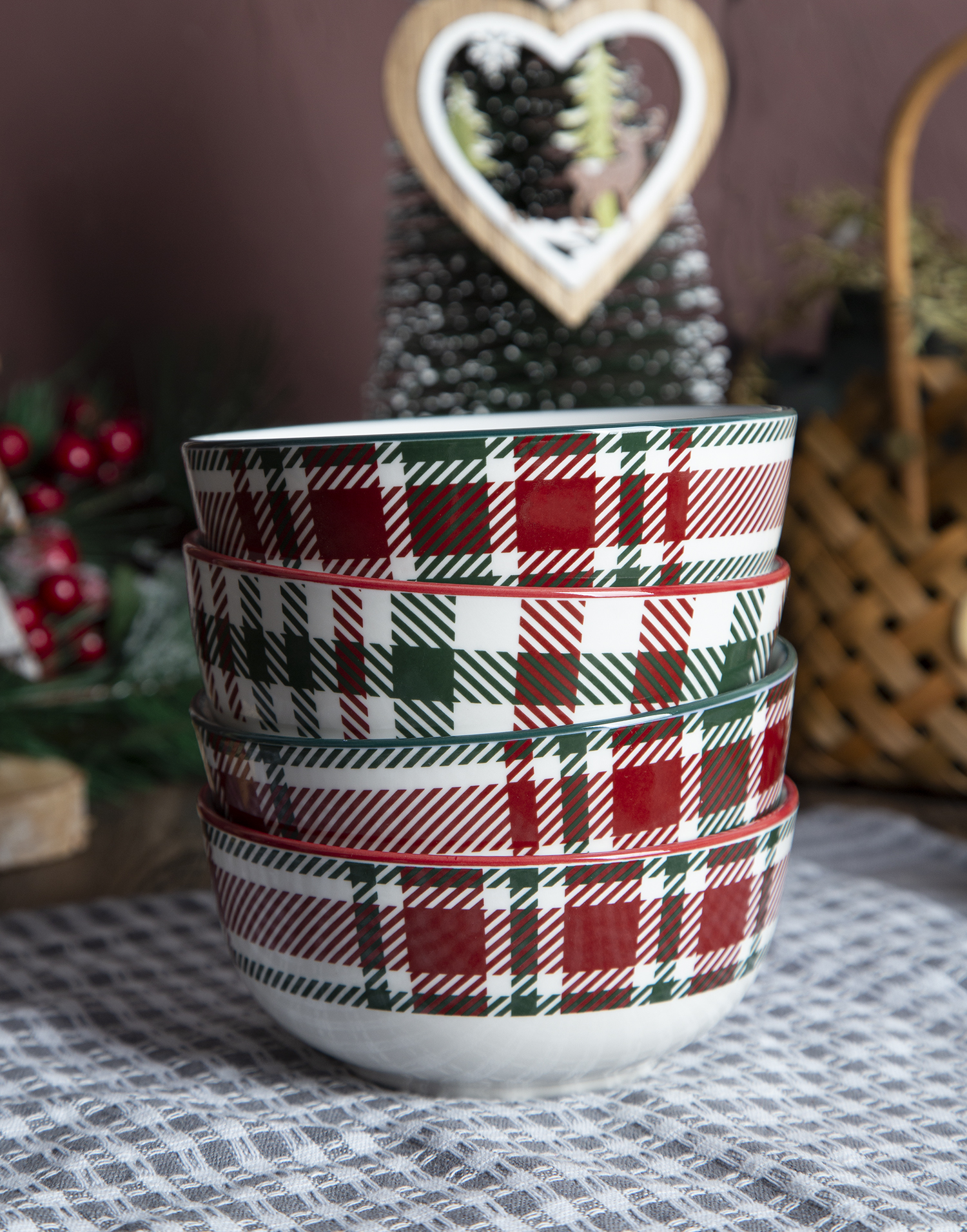 CHANGSHA HAPPY GO Christmas Snowman and Tartan Plaid Decal Dinnerware Set with Festive Holiday Designs  |happygodinnerware.com