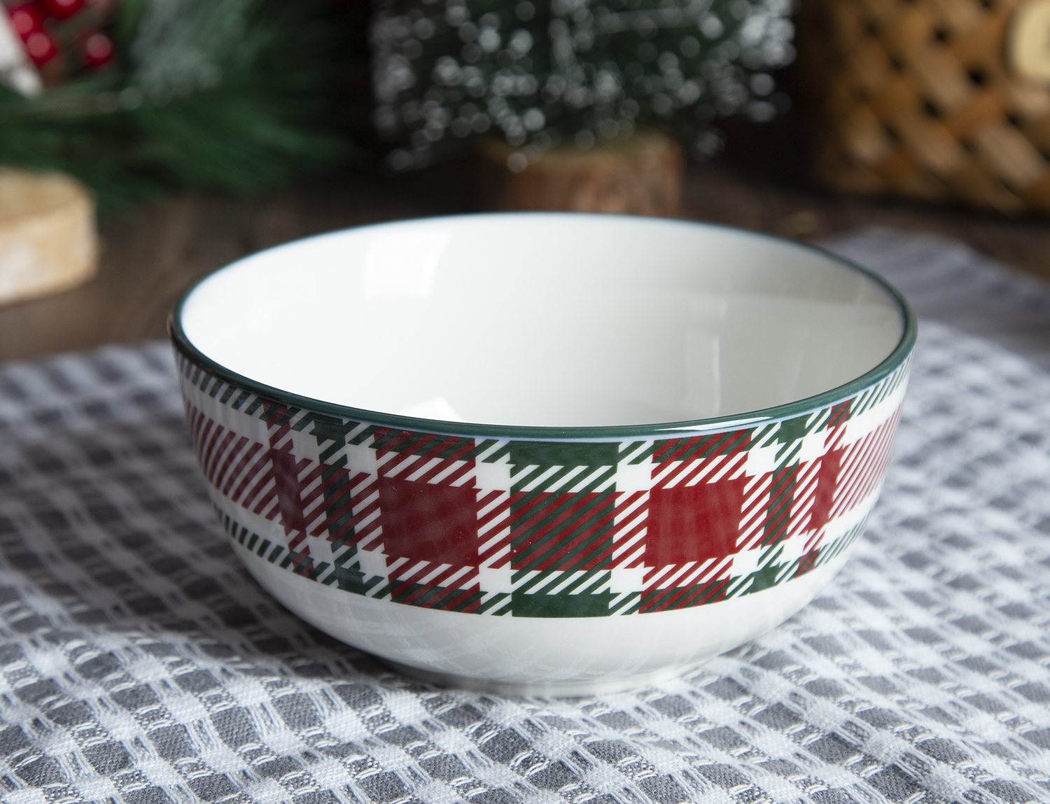 CHANGSHA HAPPY GO Christmas Snowman and Tartan Plaid Decal Dinnerware Set with Festive Holiday Designs  |happygodinnerware.com