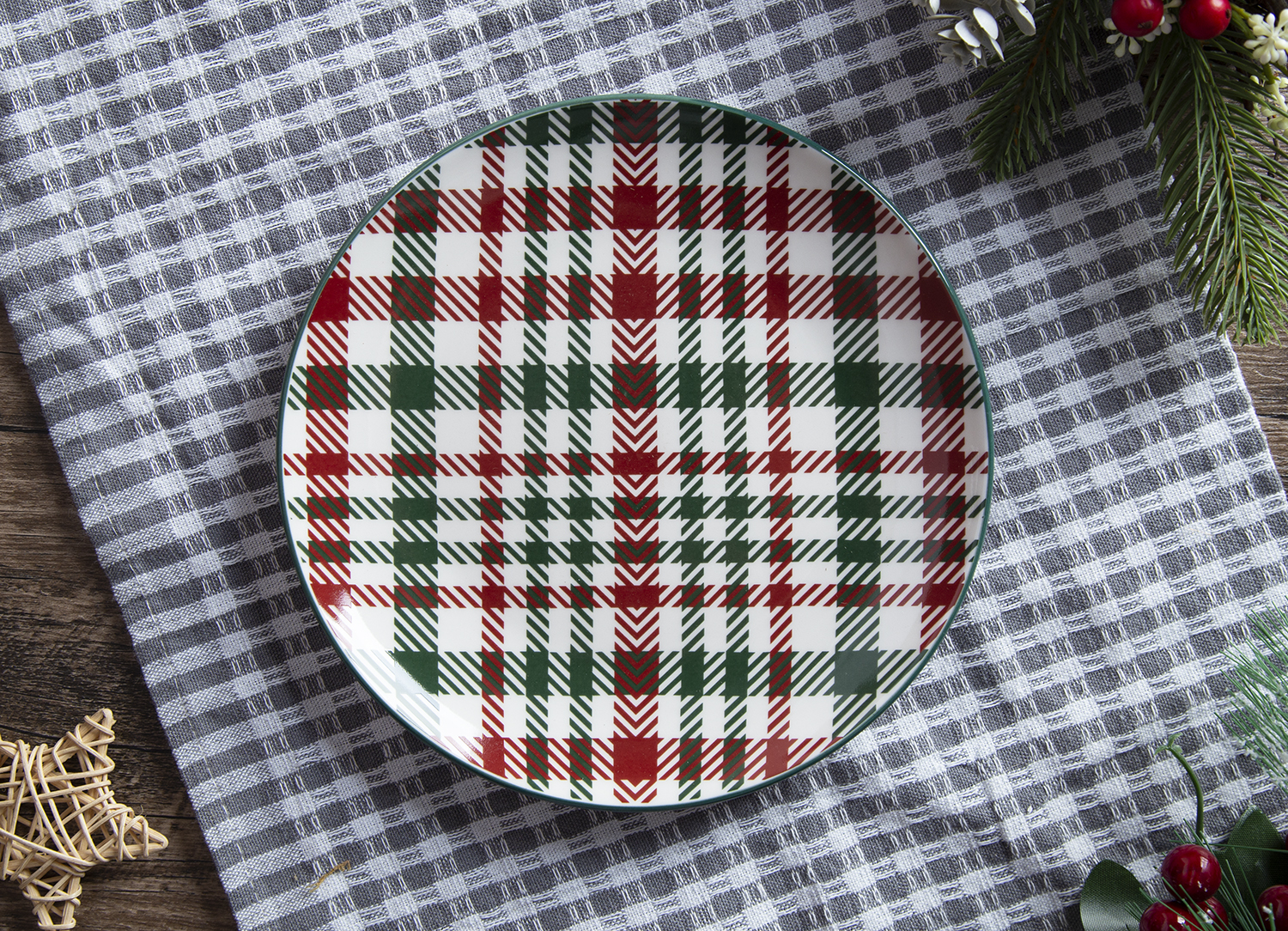 CHANGSHA HAPPY GO Christmas Snowman and Tartan Plaid Decal Dinnerware Set with Festive Holiday Designs  |happygodinnerware.com