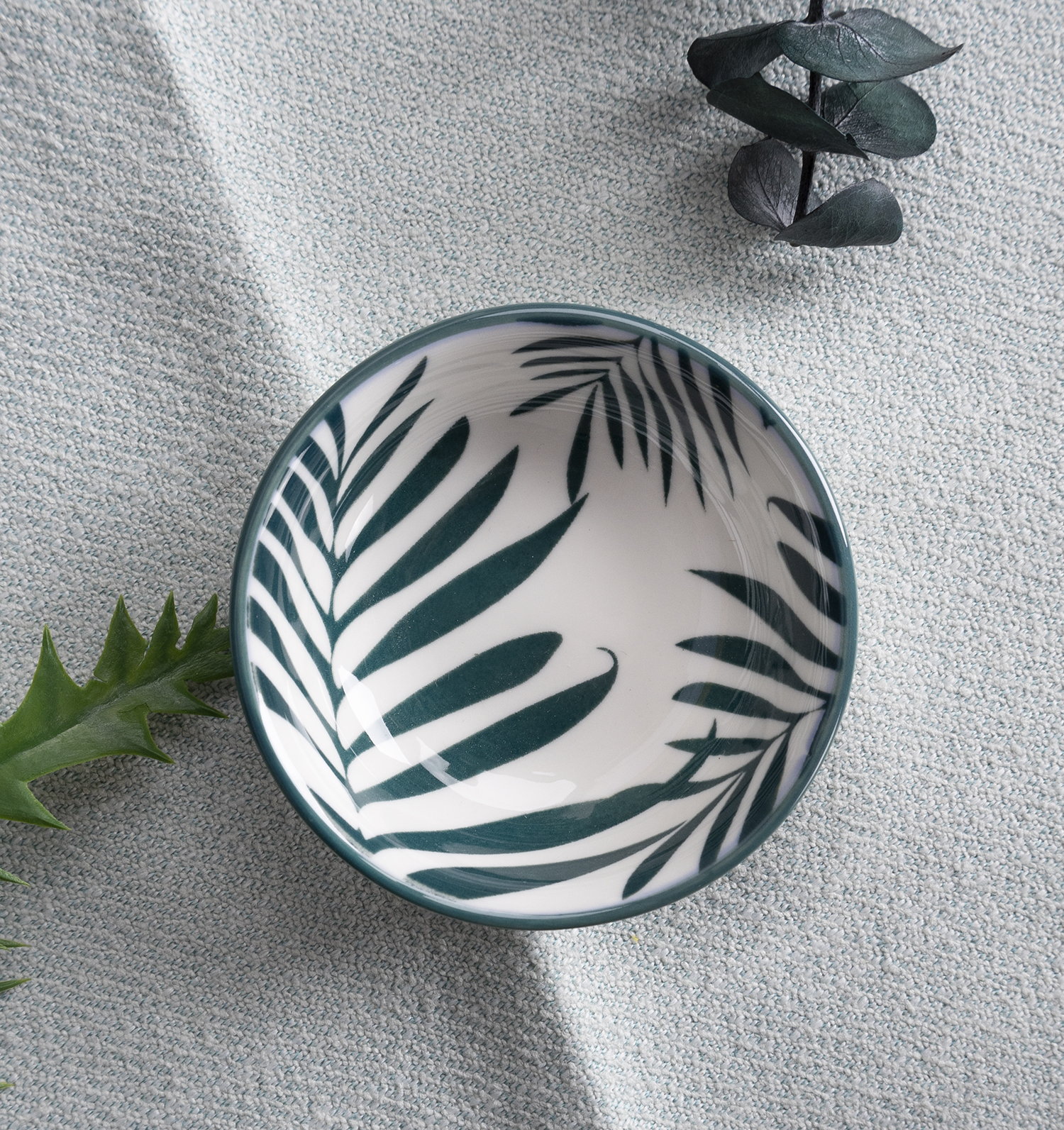 CHANGSHA HAPPY GO Christmas Snowman and Tartan Plaid Decal Dinnerware Set with Festive Holiday Designs  |happygodinnerware.com