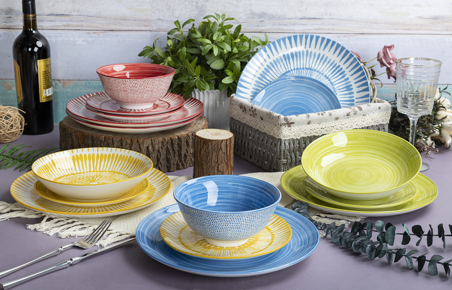 CHANGSHA HAPPY GO Handpainted-Style Speckled White Porcelain Dinnerware Set with Casual Brown and Blue Rims  |happygodinnerware.com