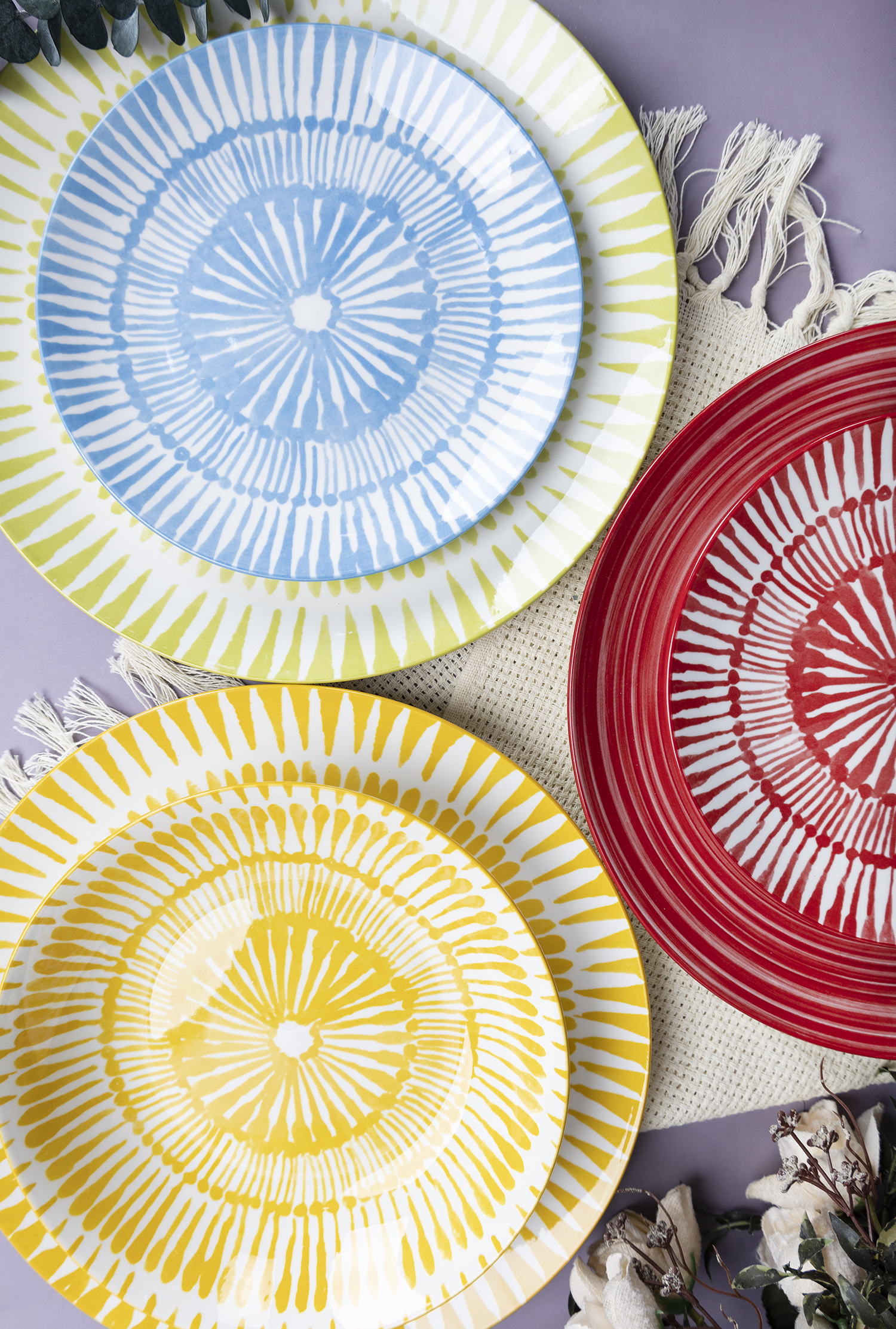 CHANGSHA HAPPY GO Handpainted-Style Speckled White Porcelain Dinnerware Set with Casual Brown and Blue Rims  |happygodinnerware.com
