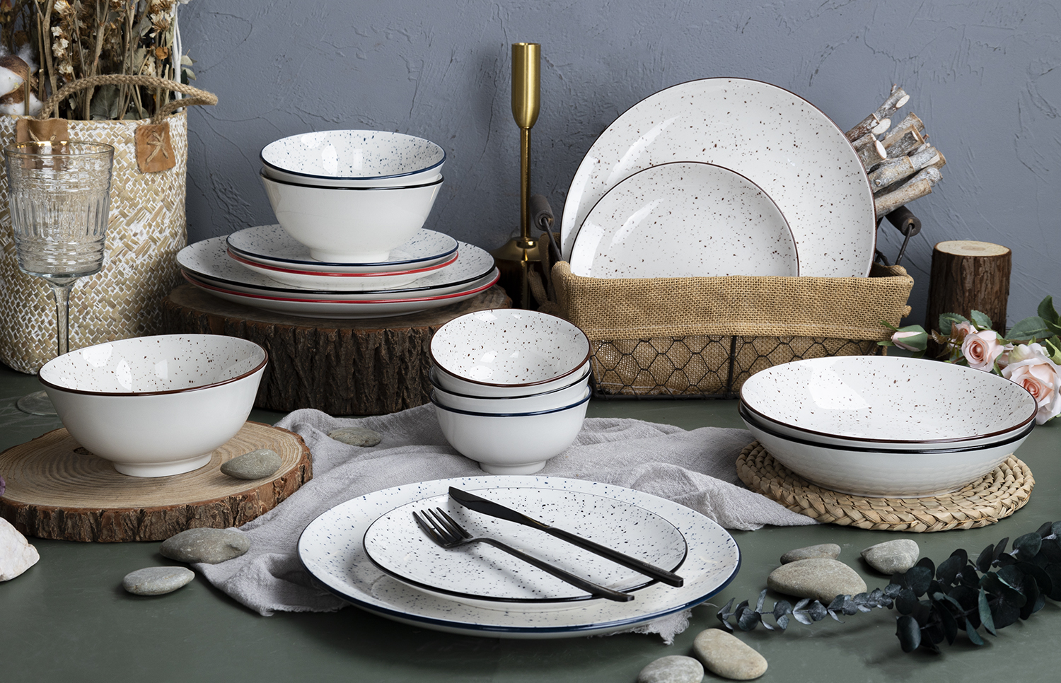 CHANGSHA HAPPY GO Minimalist Geometric Printed White Porcelain Dinnerware Set with Modern Dot and Line Designs  |happygodinnerware.com