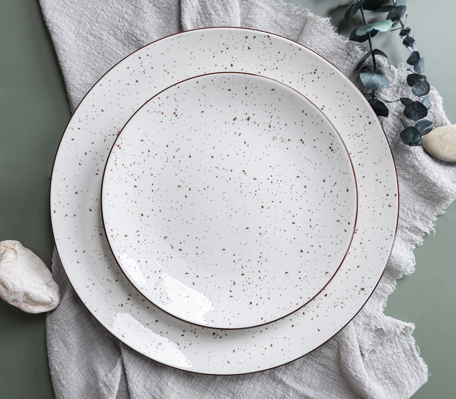CHANGSHA HAPPY GO Minimalist Geometric Printed White Porcelain Dinnerware Set with Modern Dot and Line Designs  |happygodinnerware.com