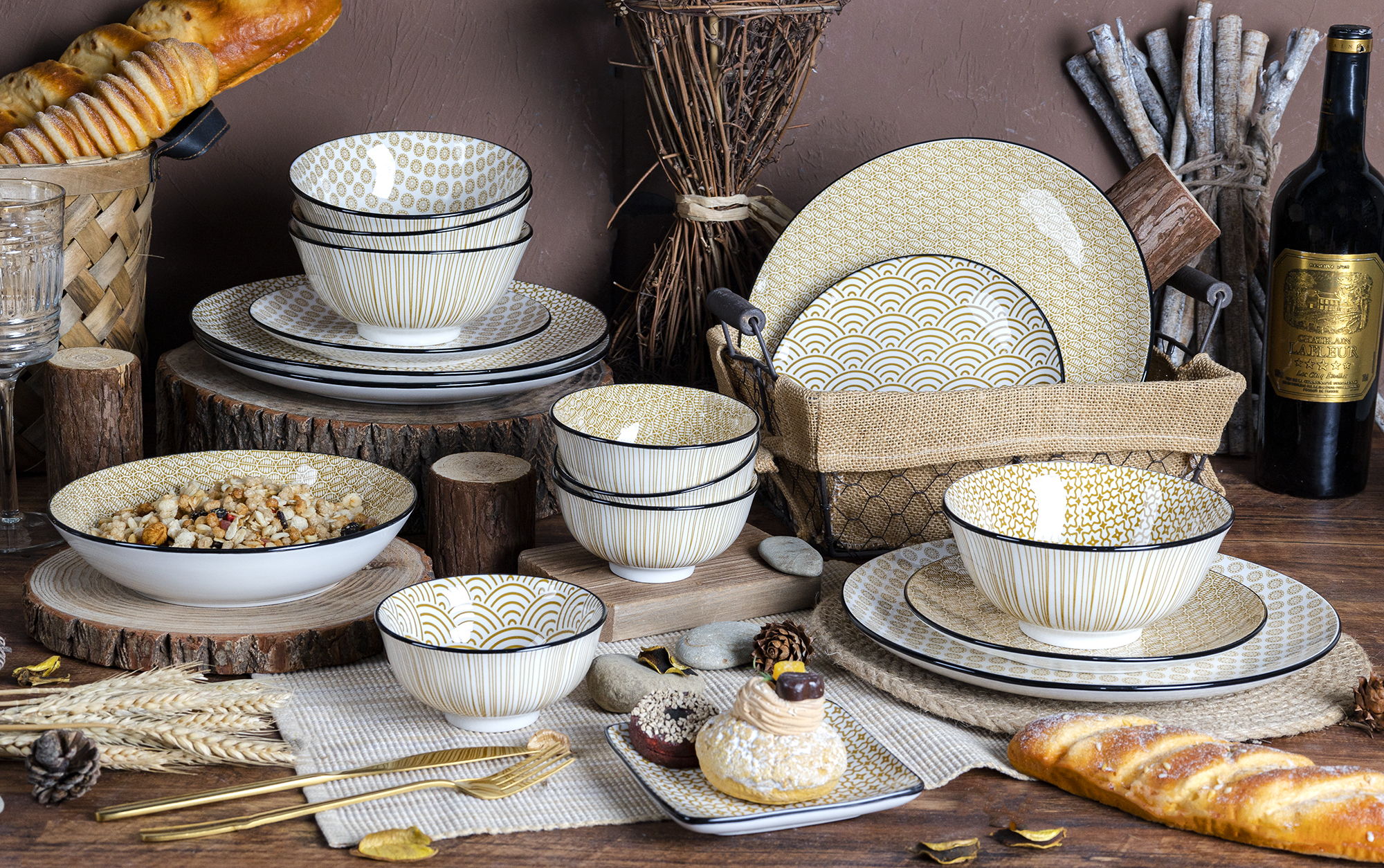 CHANGSHA HAPPY GO  Elegant Gold Accented Porcelain Dinnerware Set with Minimalist Geometric Patterns   |happygodinnerware.com