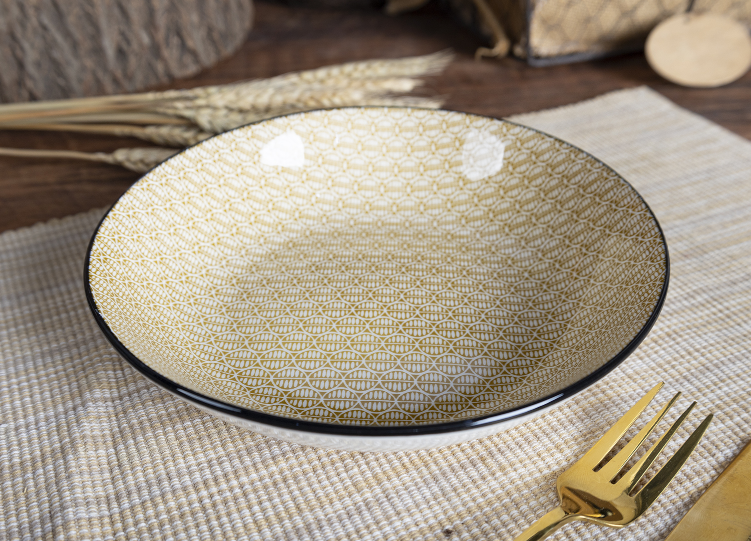 CHANGSHA HAPPY GO  Elegant Gold Accented Porcelain Dinnerware Set with Minimalist Geometric Patterns   |happygodinnerware.com