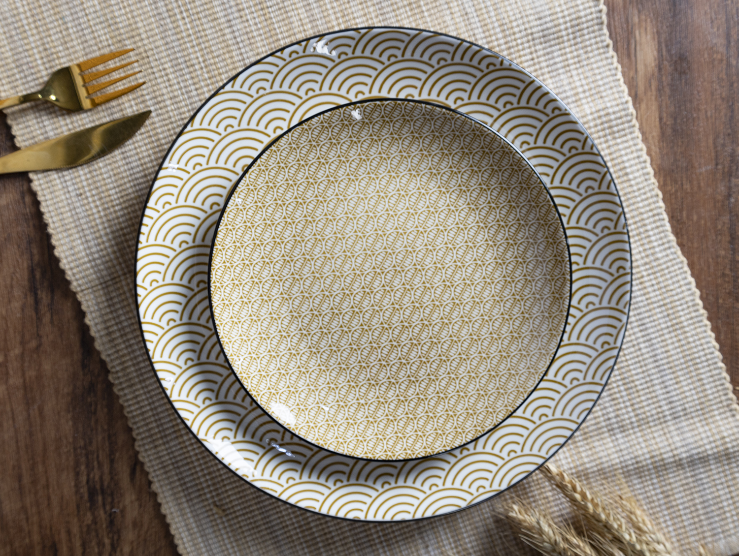 CHANGSHA HAPPY GO  Elegant Gold Accented Porcelain Dinnerware Set with Minimalist Geometric Patterns   |happygodinnerware.com
