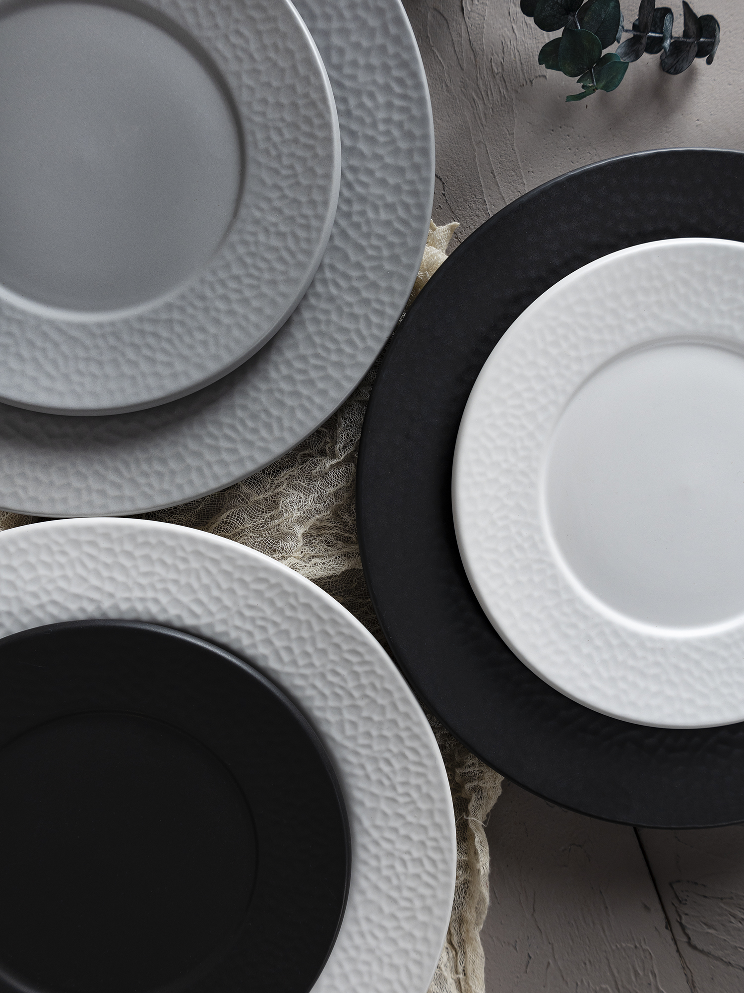 CHANGSHA HAPPY GO Stoneware Embossed Dinnerware Set with Matte Texture and Minimalist Color Block Design|happygodinnerware.com