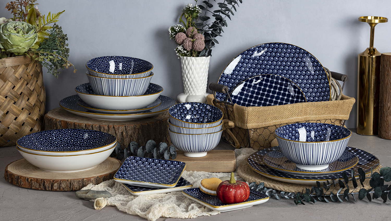 CHANGSHA HAPPY GO  Deep Blue Porcelain Dinnerware Set with Gold Rim and Mixed Traditional Patterns  |happygodinnerware.com