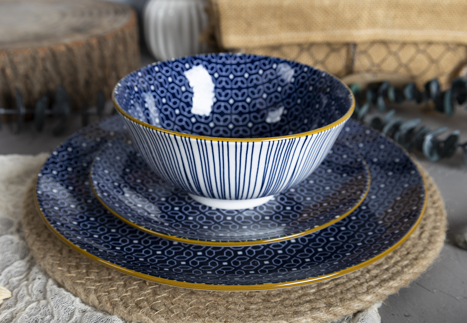 CHANGSHA HAPPY GO  Deep Blue Porcelain Dinnerware Set with Gold Rim and Mixed Traditional Patterns  |happygodinnerware.com