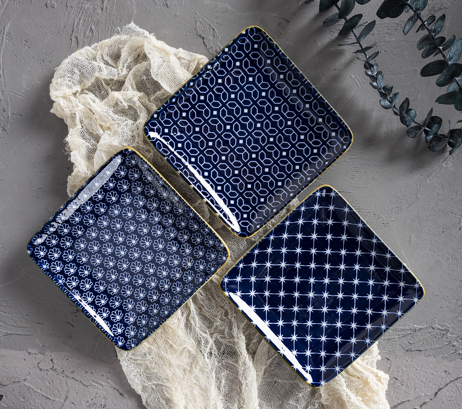 CHANGSHA HAPPY GO  Deep Blue Porcelain Dinnerware Set with Gold Rim and Mixed Traditional Patterns  |happygodinnerware.com