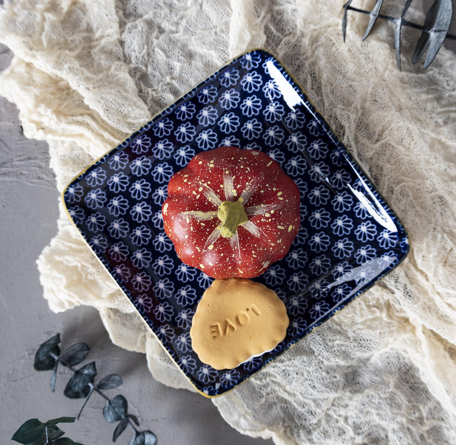 CHANGSHA HAPPY GO  Deep Blue Porcelain Dinnerware Set with Gold Rim and Mixed Traditional Patterns  |happygodinnerware.com