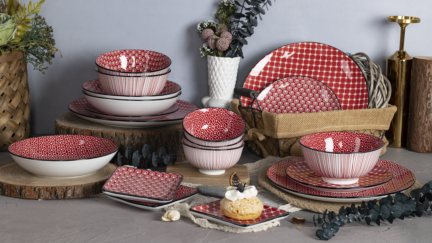 CHANGSHA HAPPY GO  Vibrant Red Porcelain Dinnerware Set with Classic Patterns and Modern Stripes   |happygodinnerware.com