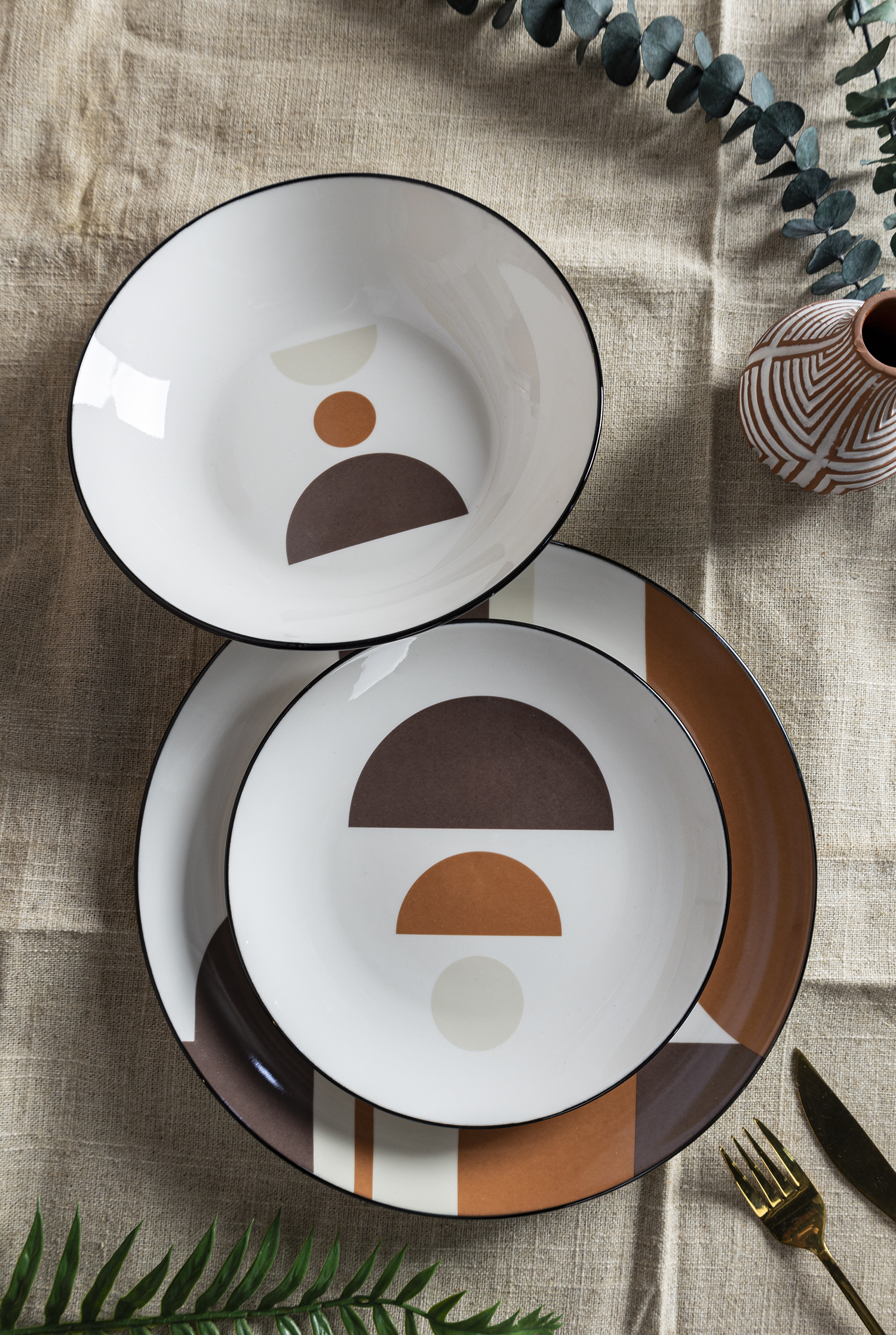 CHANGSHA HAPPY GO Modern White Porcelain Decal Dinnerware Set with Abstract Geometric and Nature-Inspired Designs |happygodinnerware.com