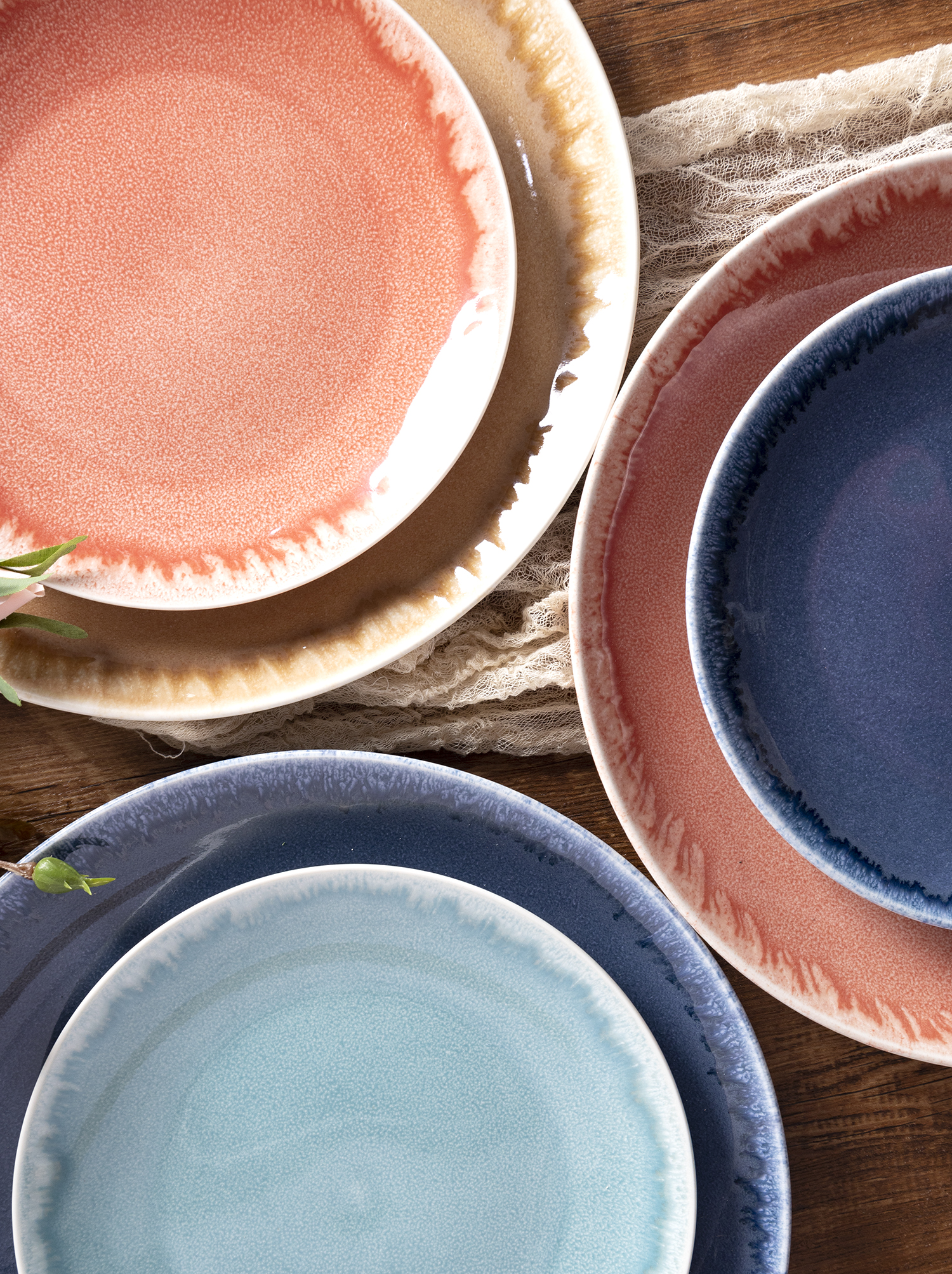 CHANGSHA HAPPY GO Reactive Glaze Porcelain Dinnerware Set with Gradient Color and Rustic Texture |happygodinnerware.com