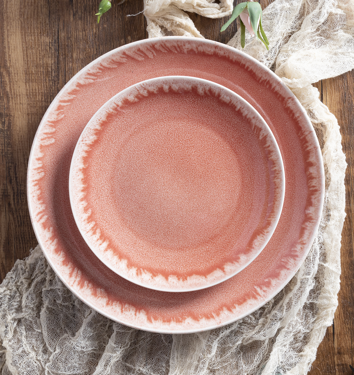 CHANGSHA HAPPY GO Reactive Glaze Porcelain Dinnerware Set with Gradient Color and Rustic Texture |happygodinnerware.com