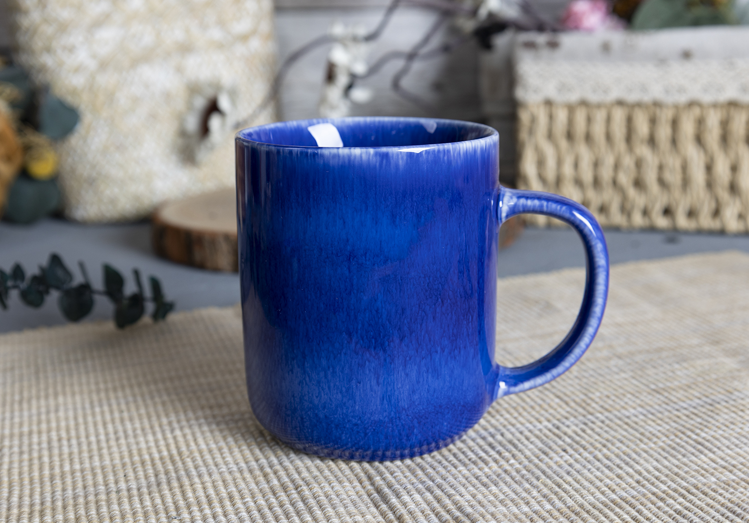 CHANGSHA HAPPY GO Deep Blue Reactive Glaze Porcelain Dinnerware Set with Glossy Finish and Rich Saturation |happygodinnerware.com