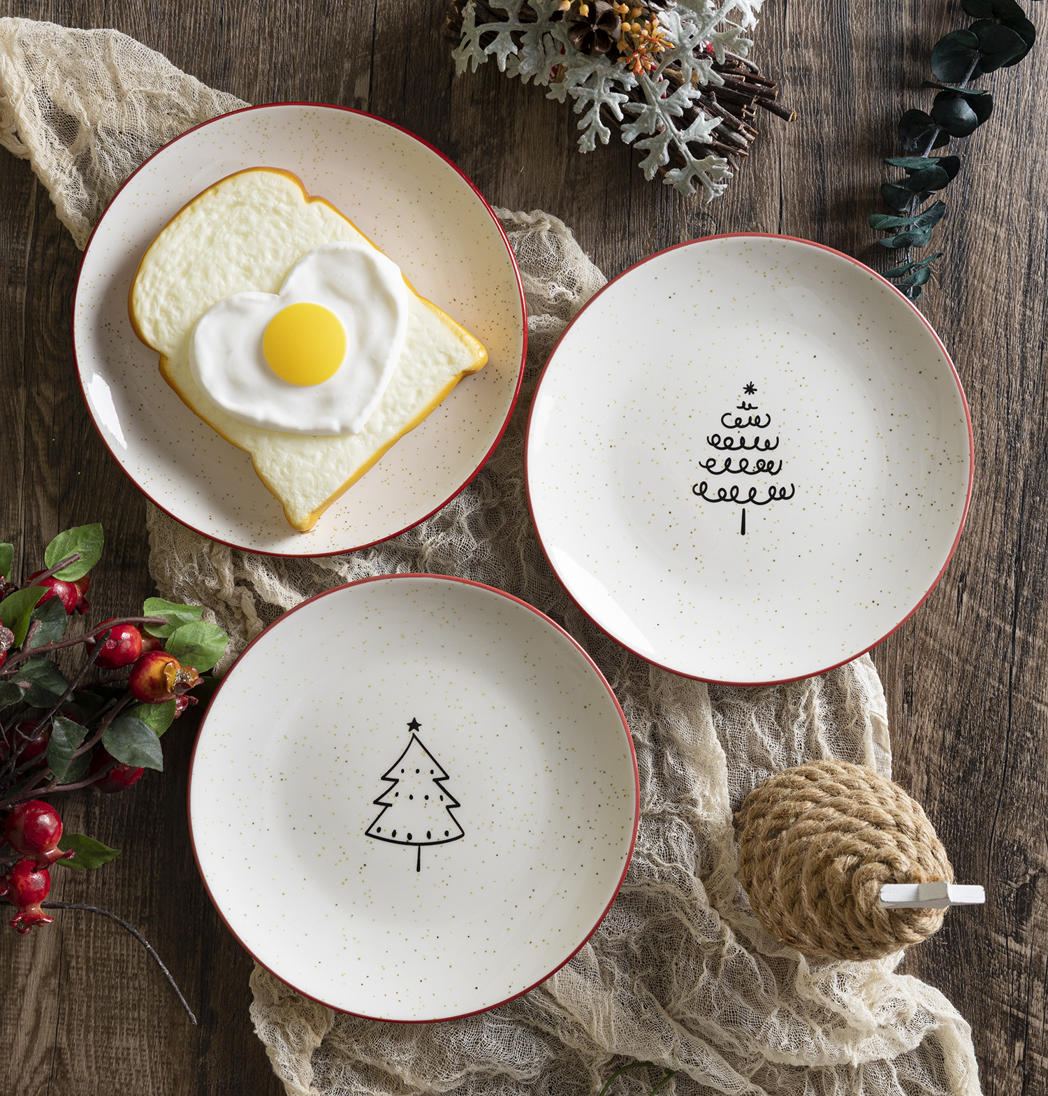 CHANGSHA HAPPY GO Christmas Theme White Porcelain Decal Plate Set with Red Rim and Minimalist Tree Designs |happygodinnerware.com