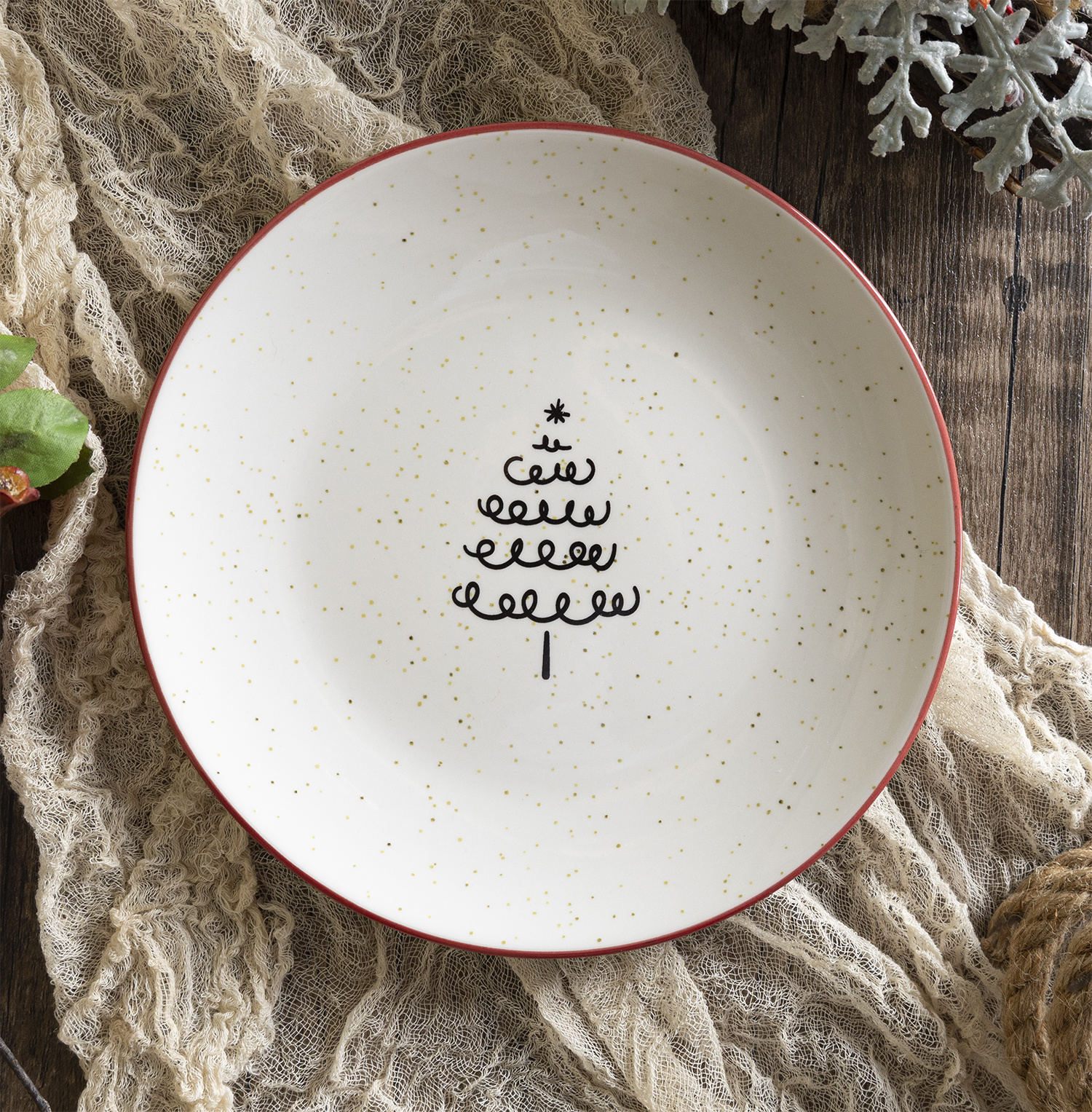 CHANGSHA HAPPY GO Christmas Theme White Porcelain Decal Plate Set with Red Rim and Minimalist Tree Designs |happygodinnerware.com