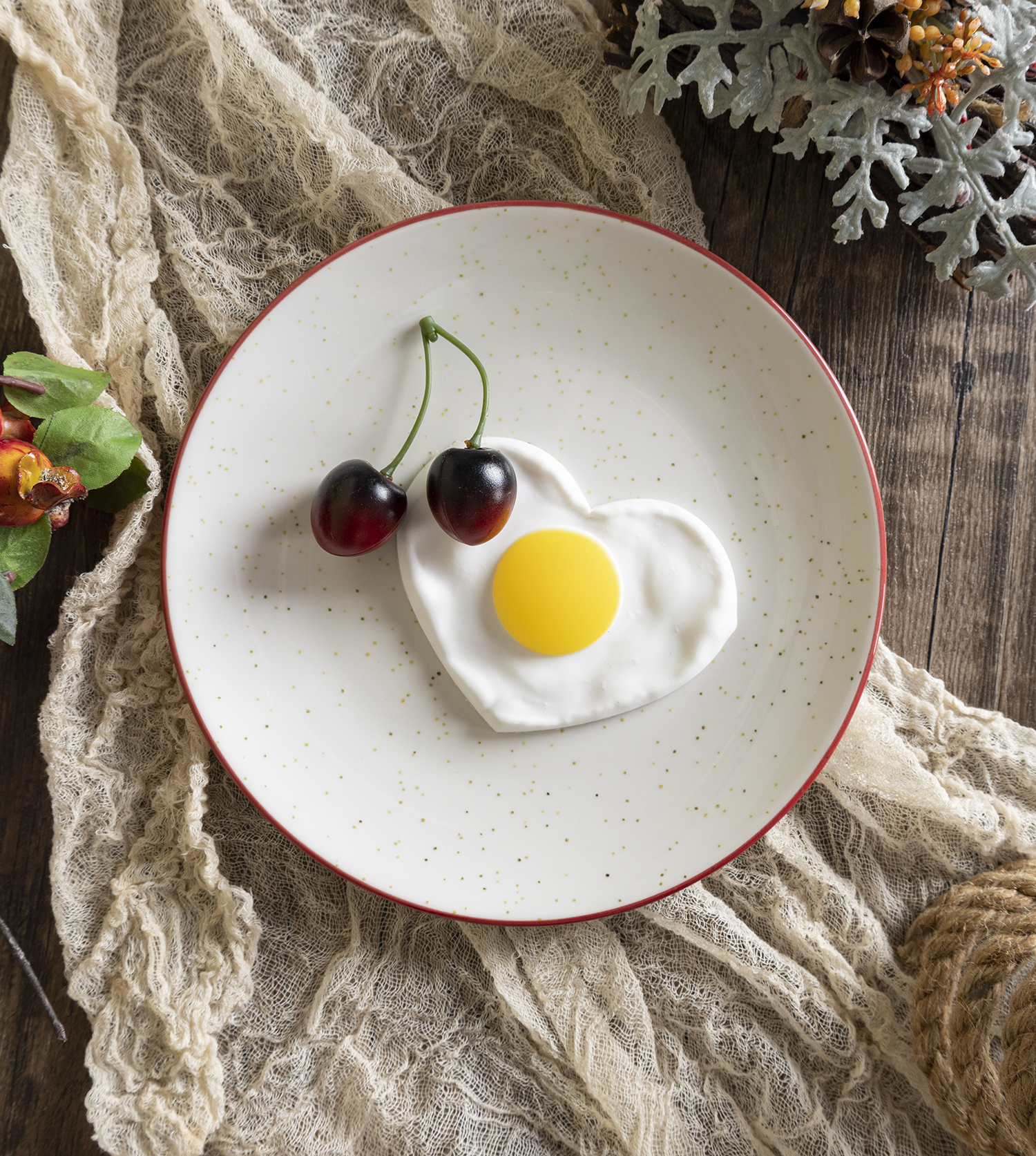 CHANGSHA HAPPY GO Christmas Theme White Porcelain Decal Plate Set with Red Rim and Minimalist Tree Designs |happygodinnerware.com
