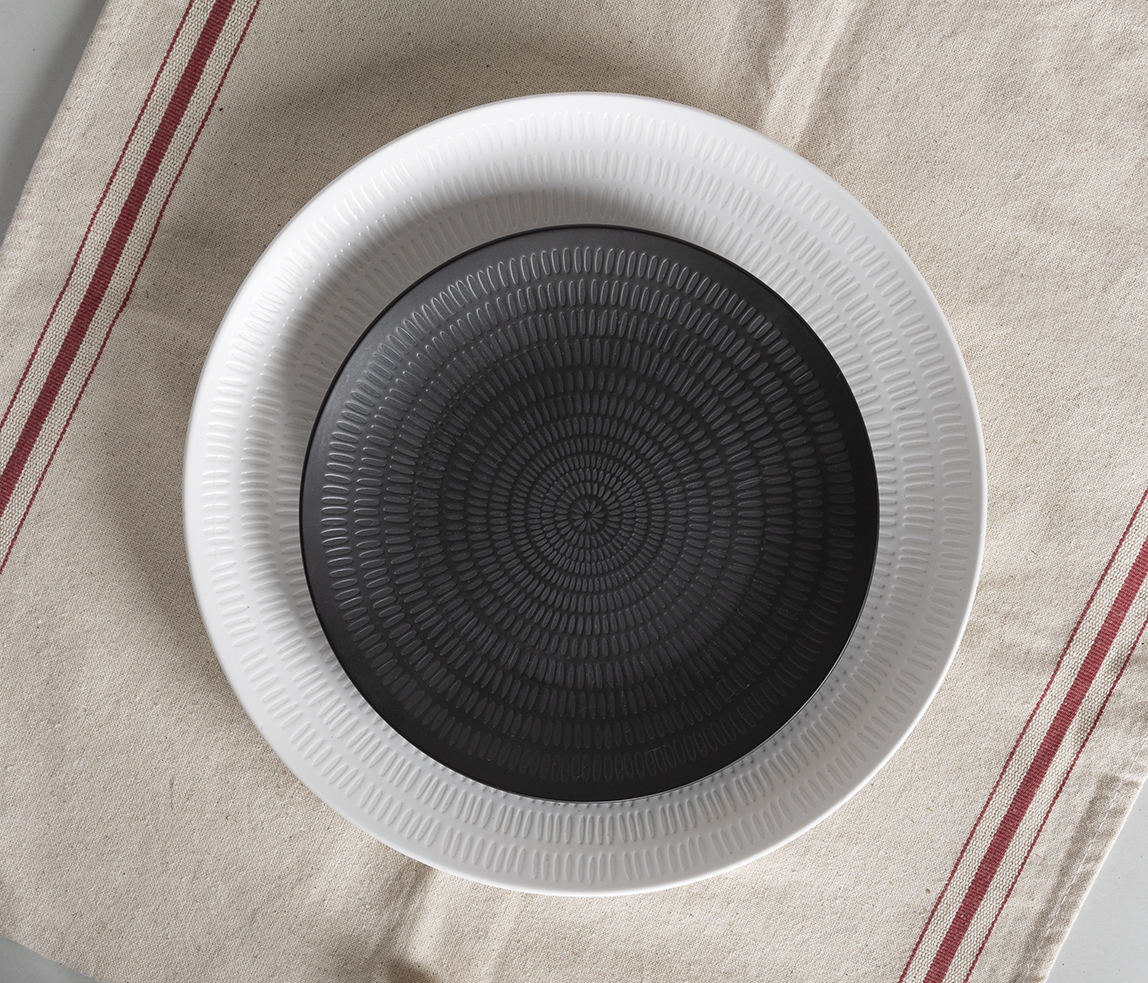 CHANGSHA HAPPY GO White Porcelain Under-Glaze Decal Dinnerware Set with Modern Black and White Contrast Textured Design |happygodinnerware.com