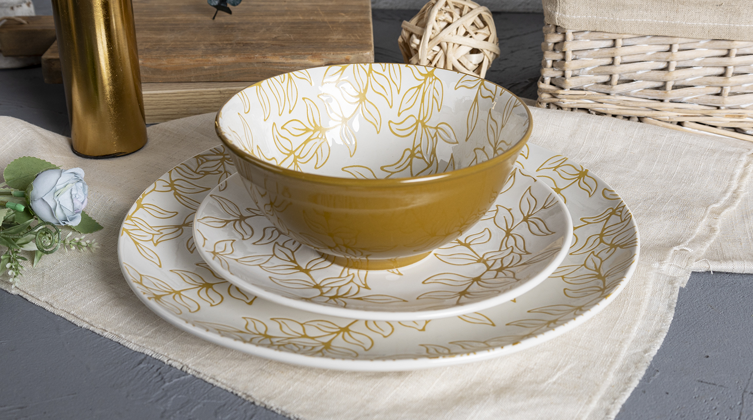 CHANGSHA HAPPY GO Reactive Glaze Porcelain Dinnerware Set with Black Exterior and Golden Brown Crater Pattern |happygodinnerware.com